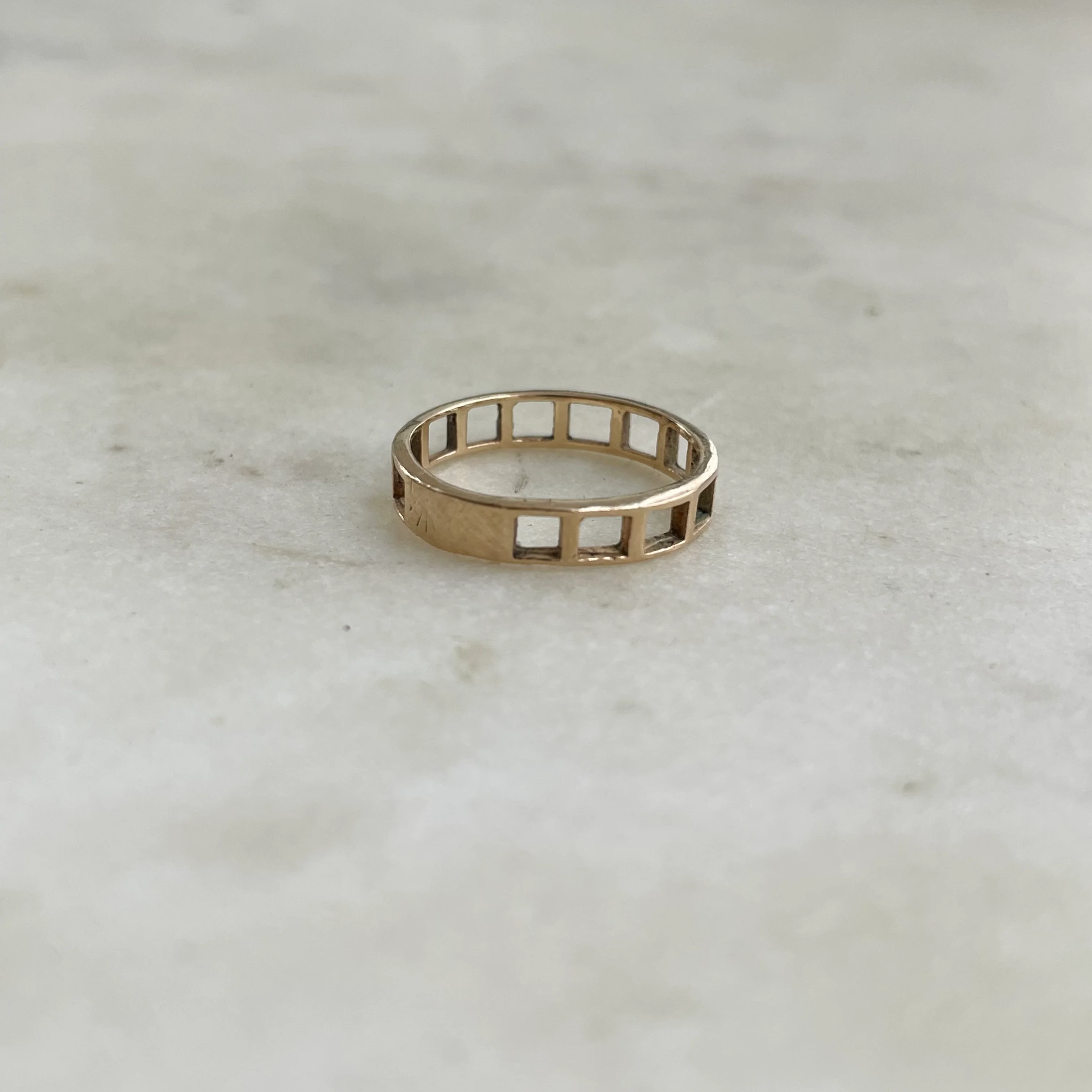 ARCHIVE — 14K GOLD GRID RING — 1 ROW - Image 2