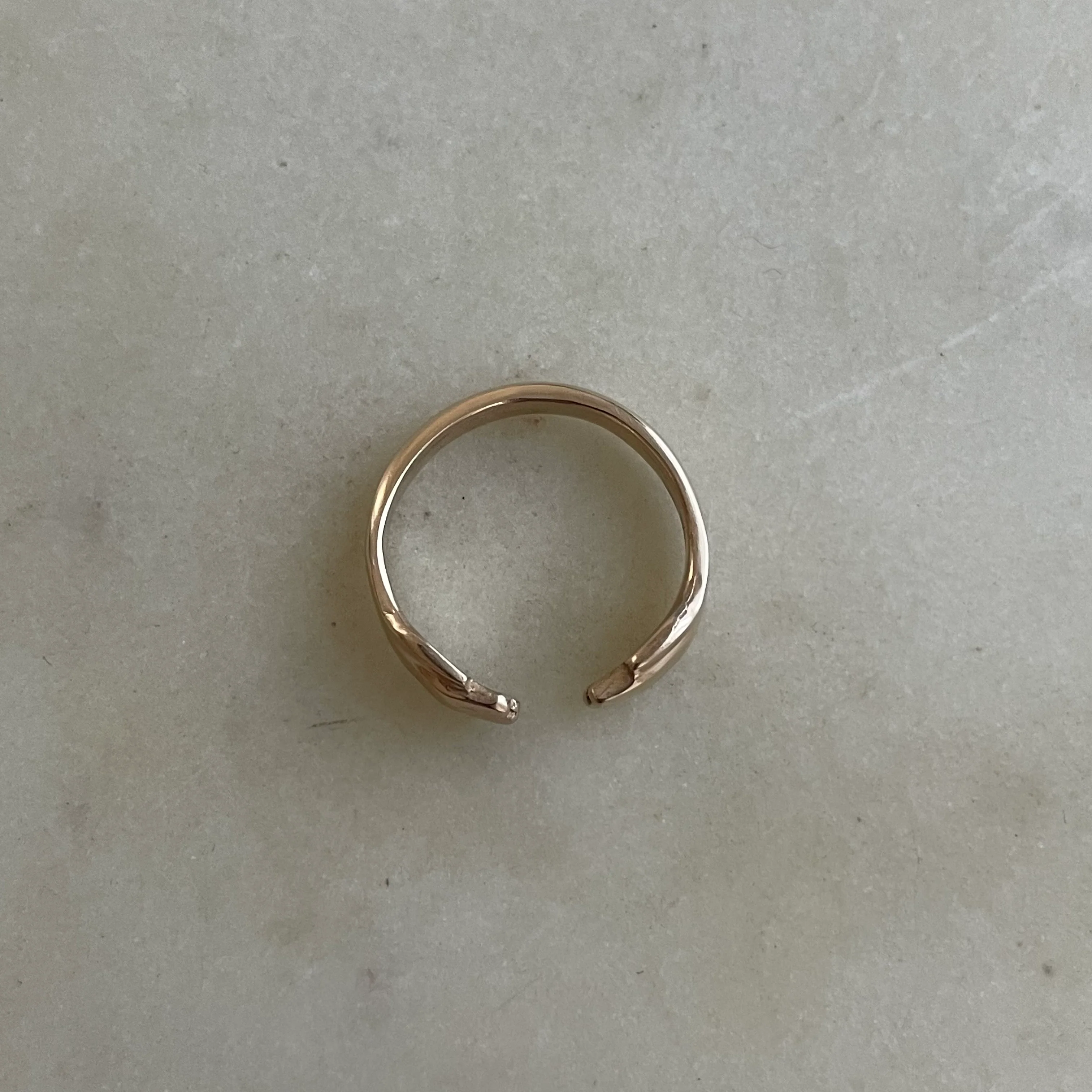 14K GOLD HUG RING - Image 3