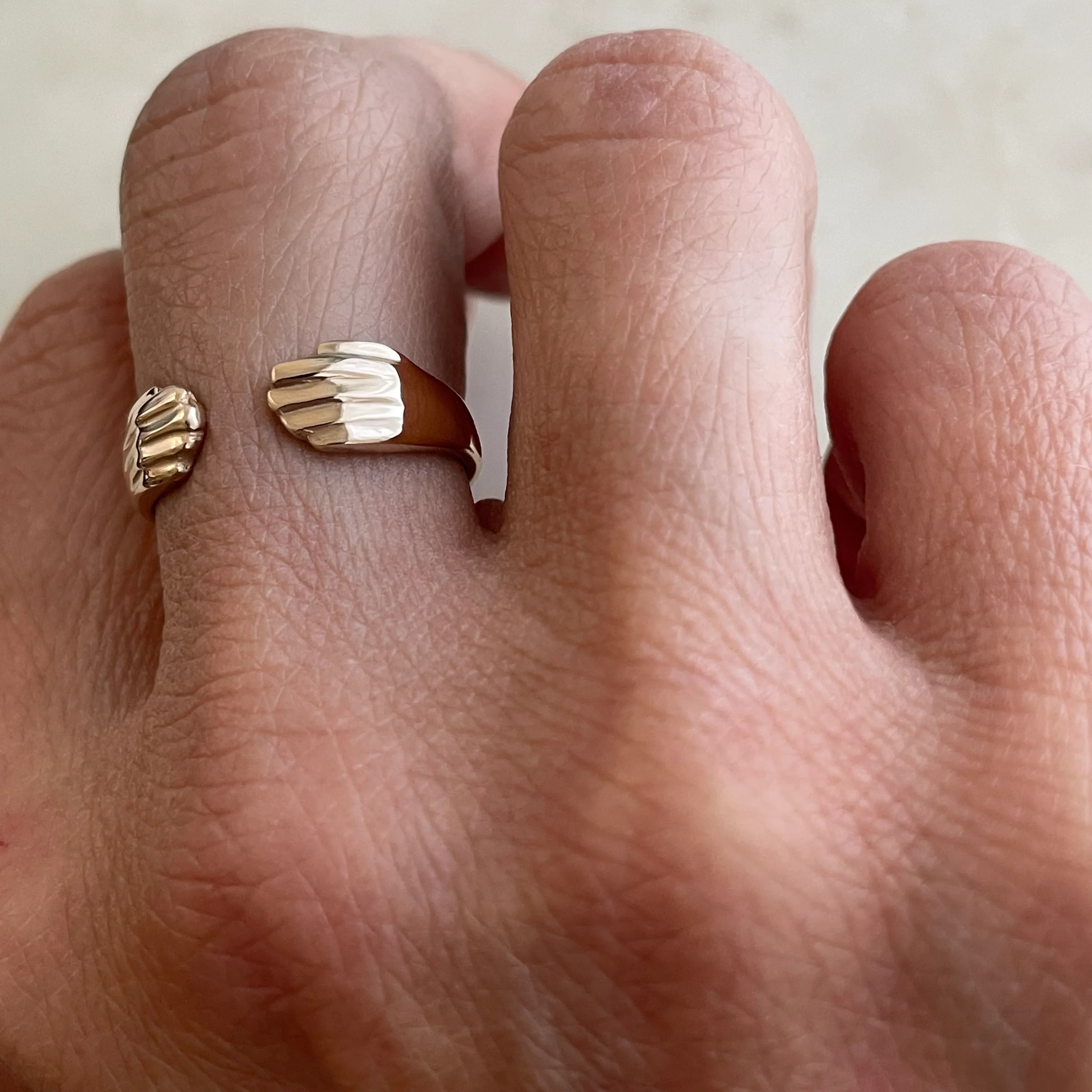 14K GOLD HUG RING - Image 5