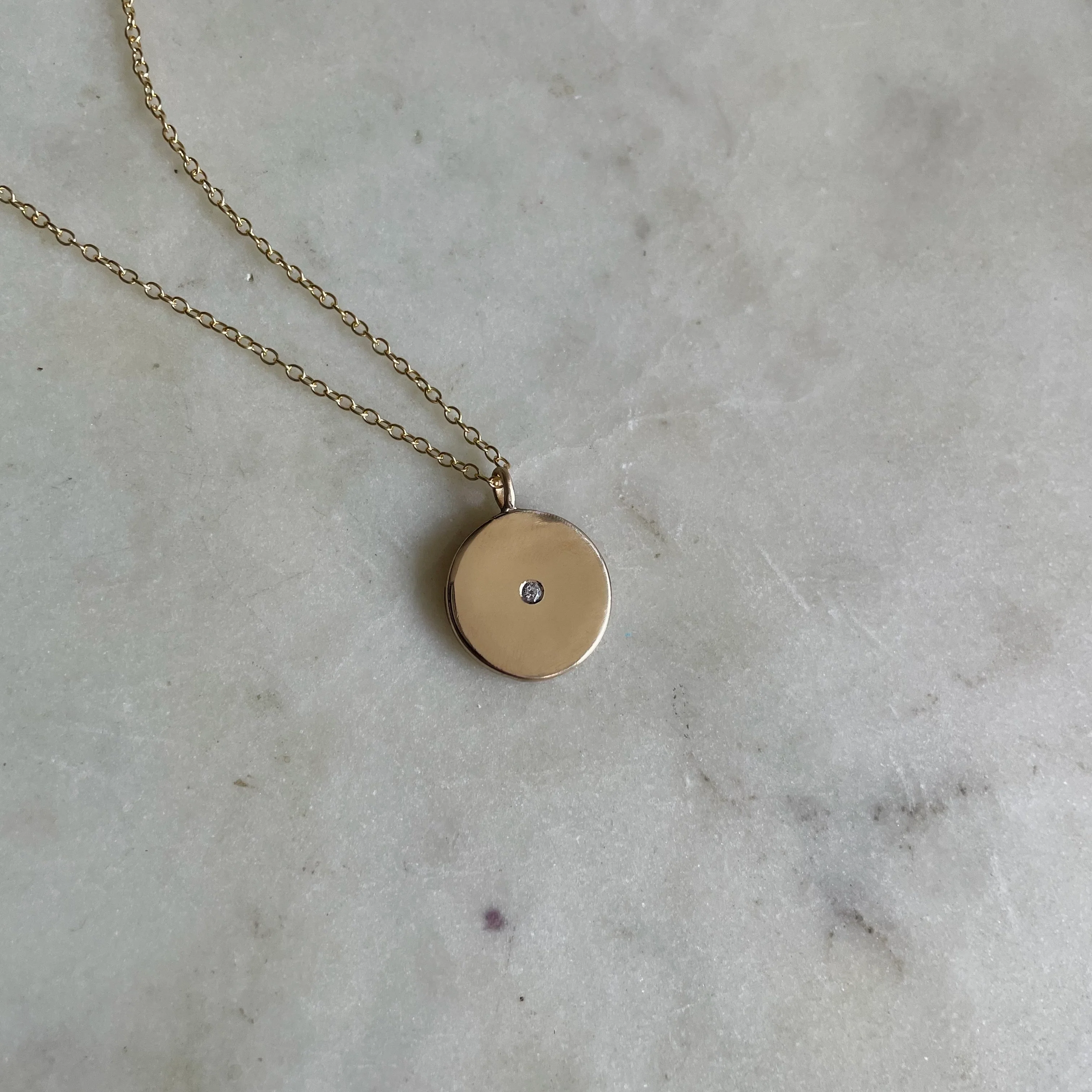 14K GOLD MINIMAL CIRCLE STONE PENDANT - Image 3