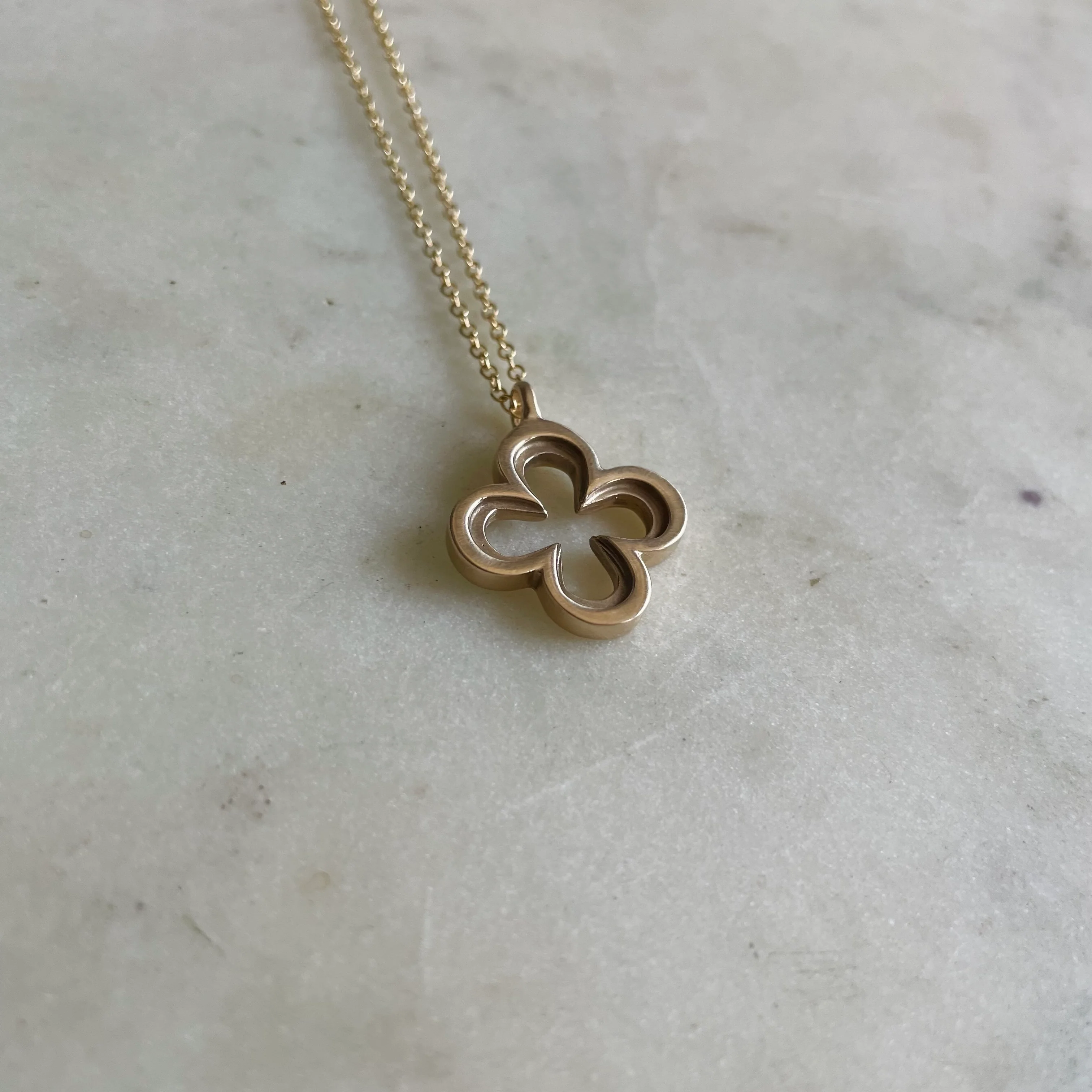 14K GOLD QUATREFOIL PENDANT — LARGE - Image 2