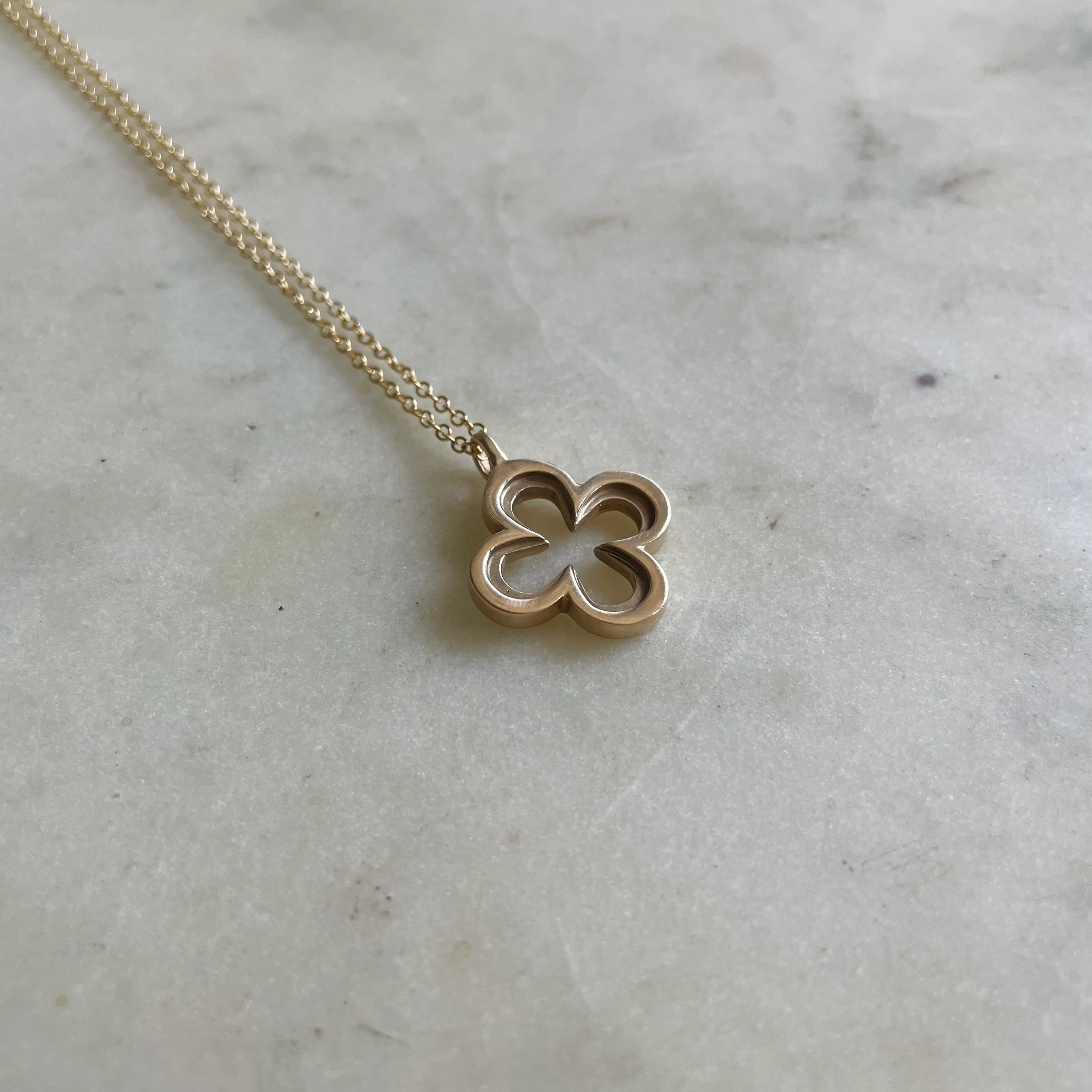 14K GOLD QUATREFOIL PENDANT — LARGE - Image 4