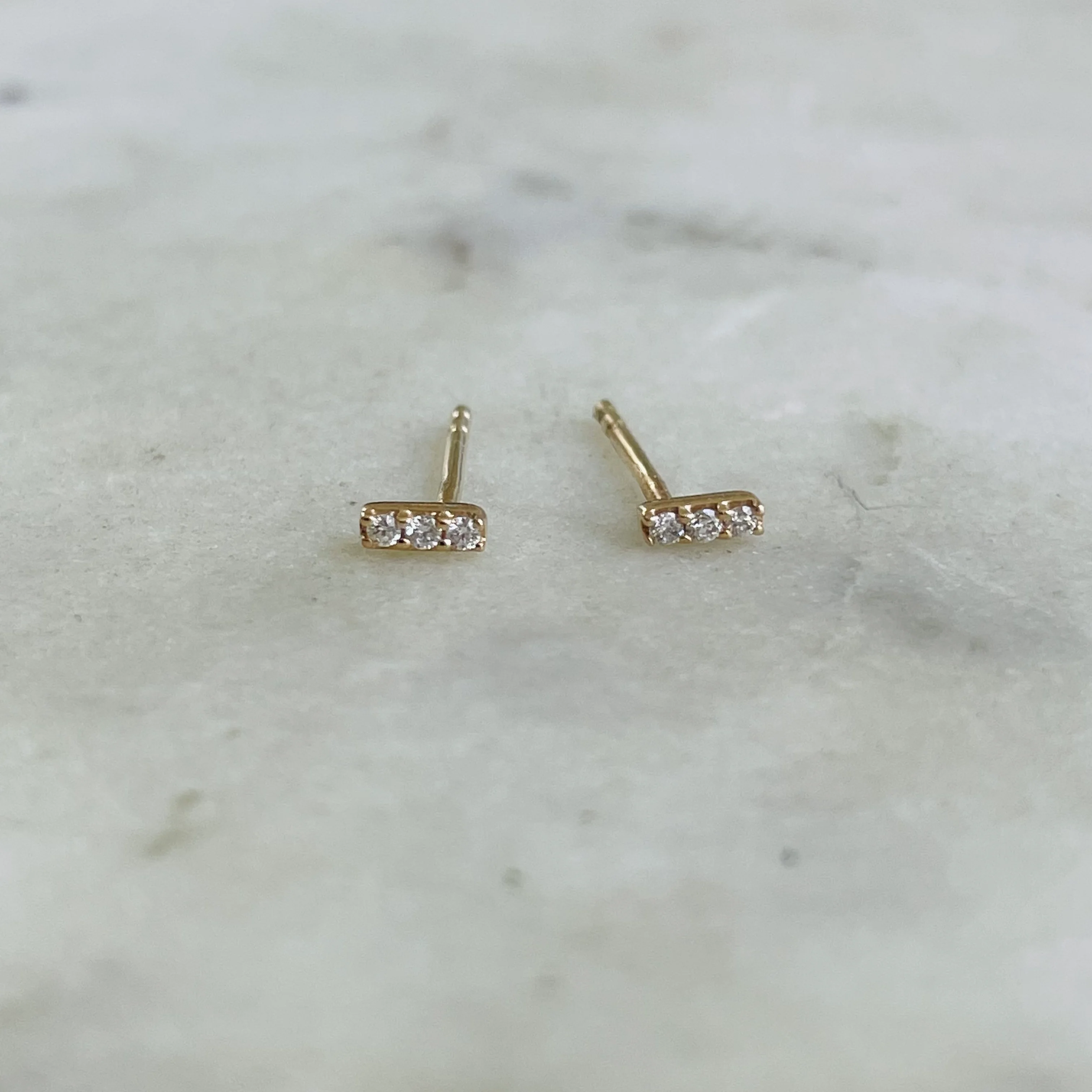 14K GOLD STUDS — BAR WITH DIAMONDS