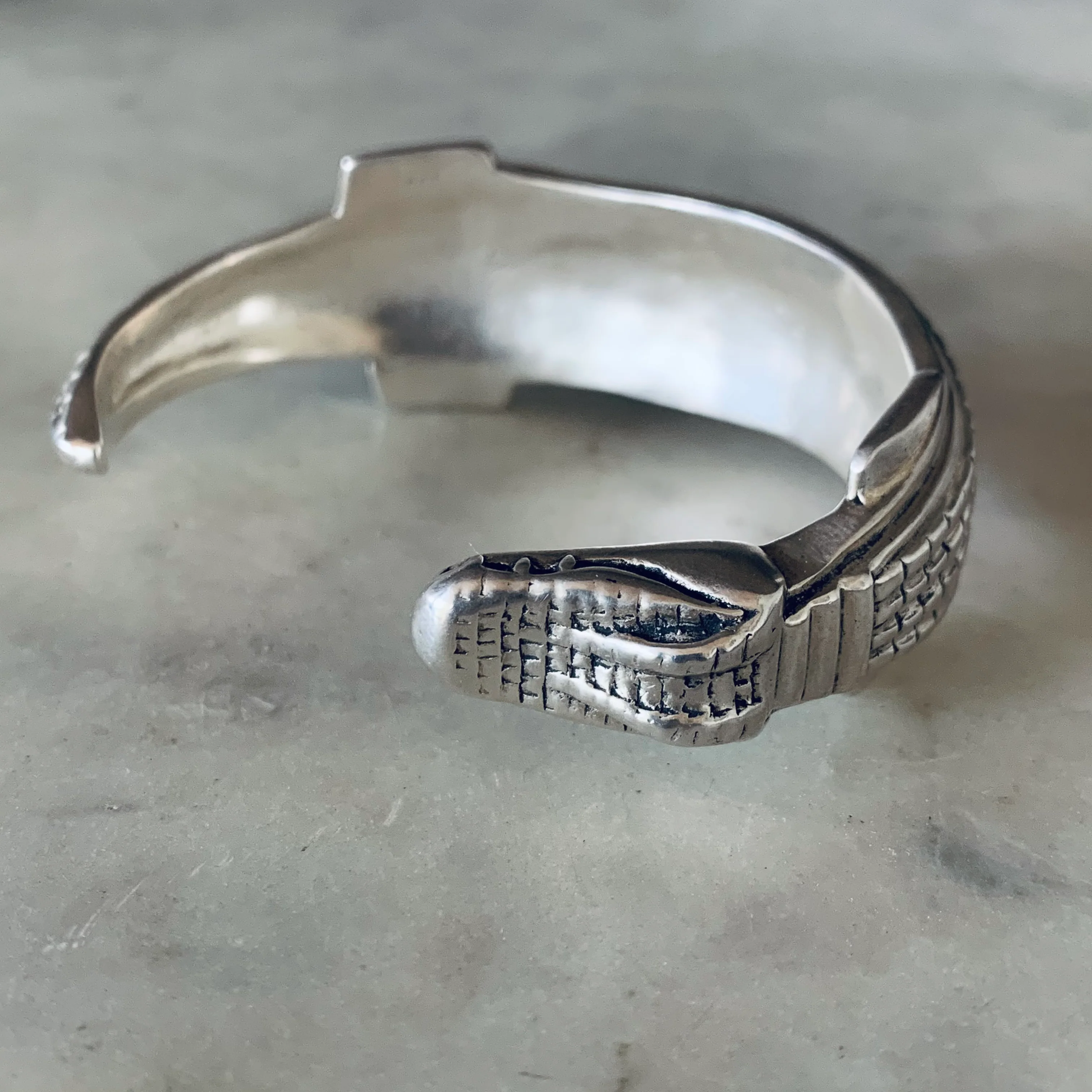 ALLIGATOR CUFF - Image 13