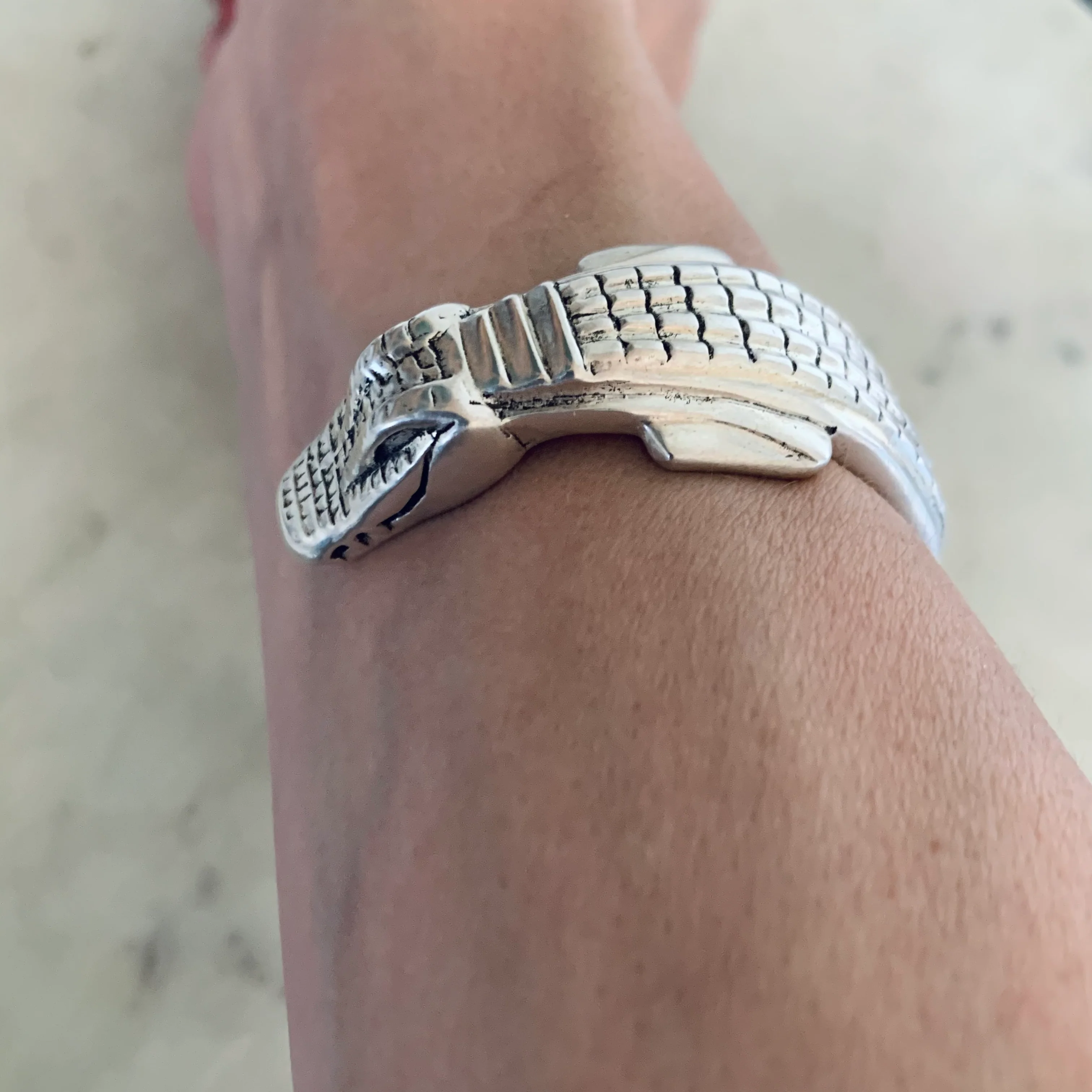 ALLIGATOR CUFF - Image 15