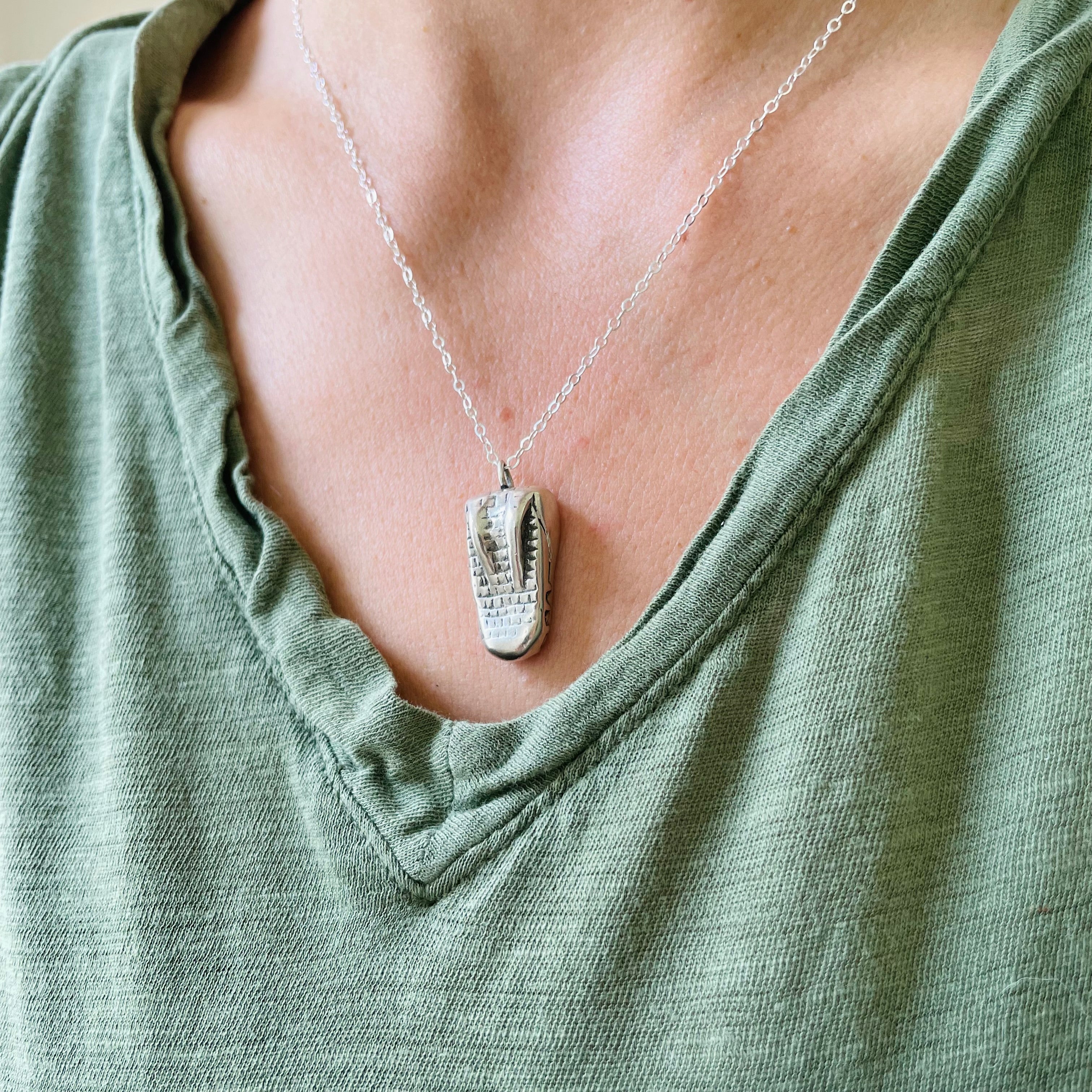 ALLIGATOR PENDANT + BIRTHSTONE EYES - Image 7
