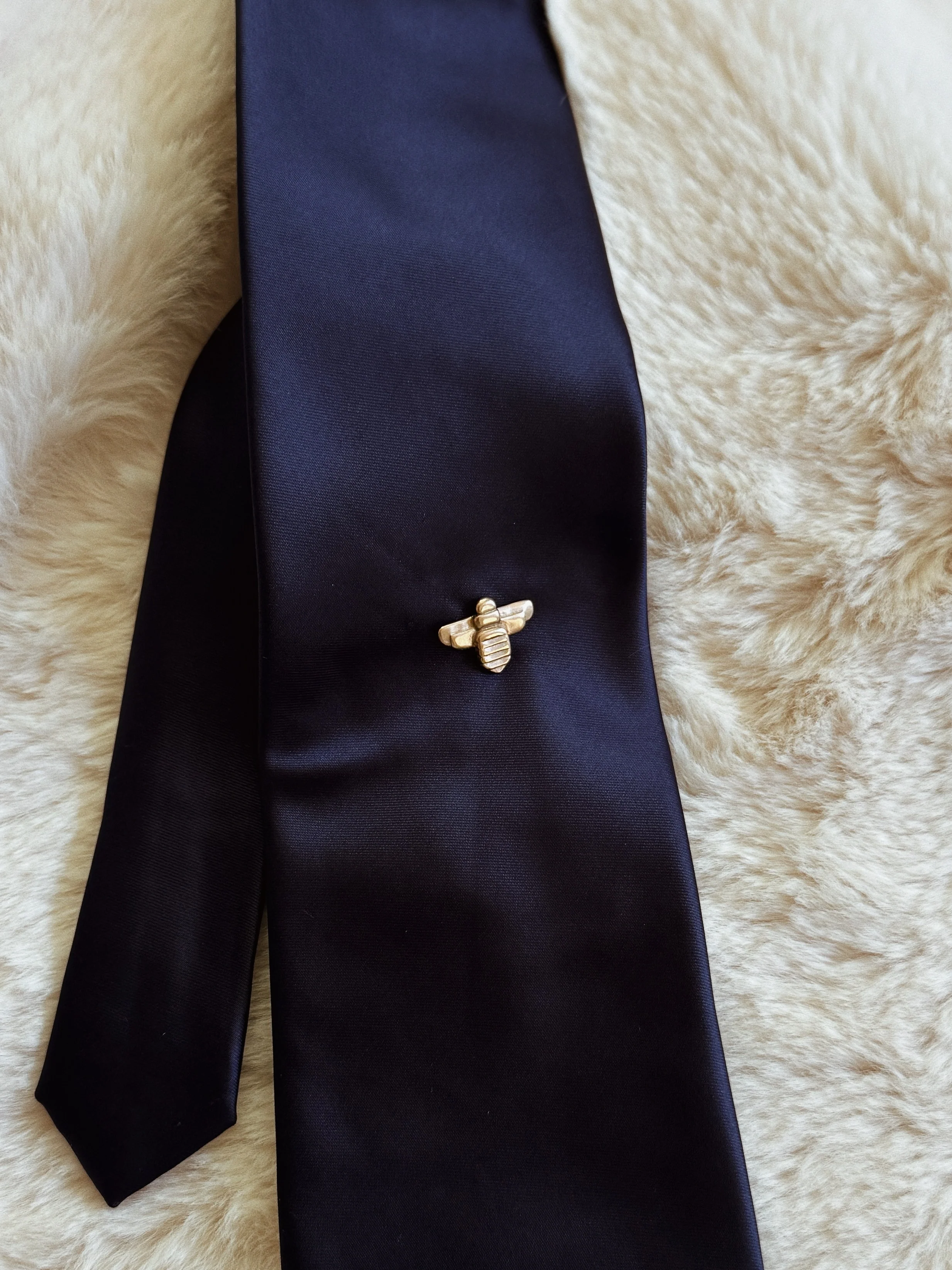 BEE TIE/LAPEL PIN - Image 6
