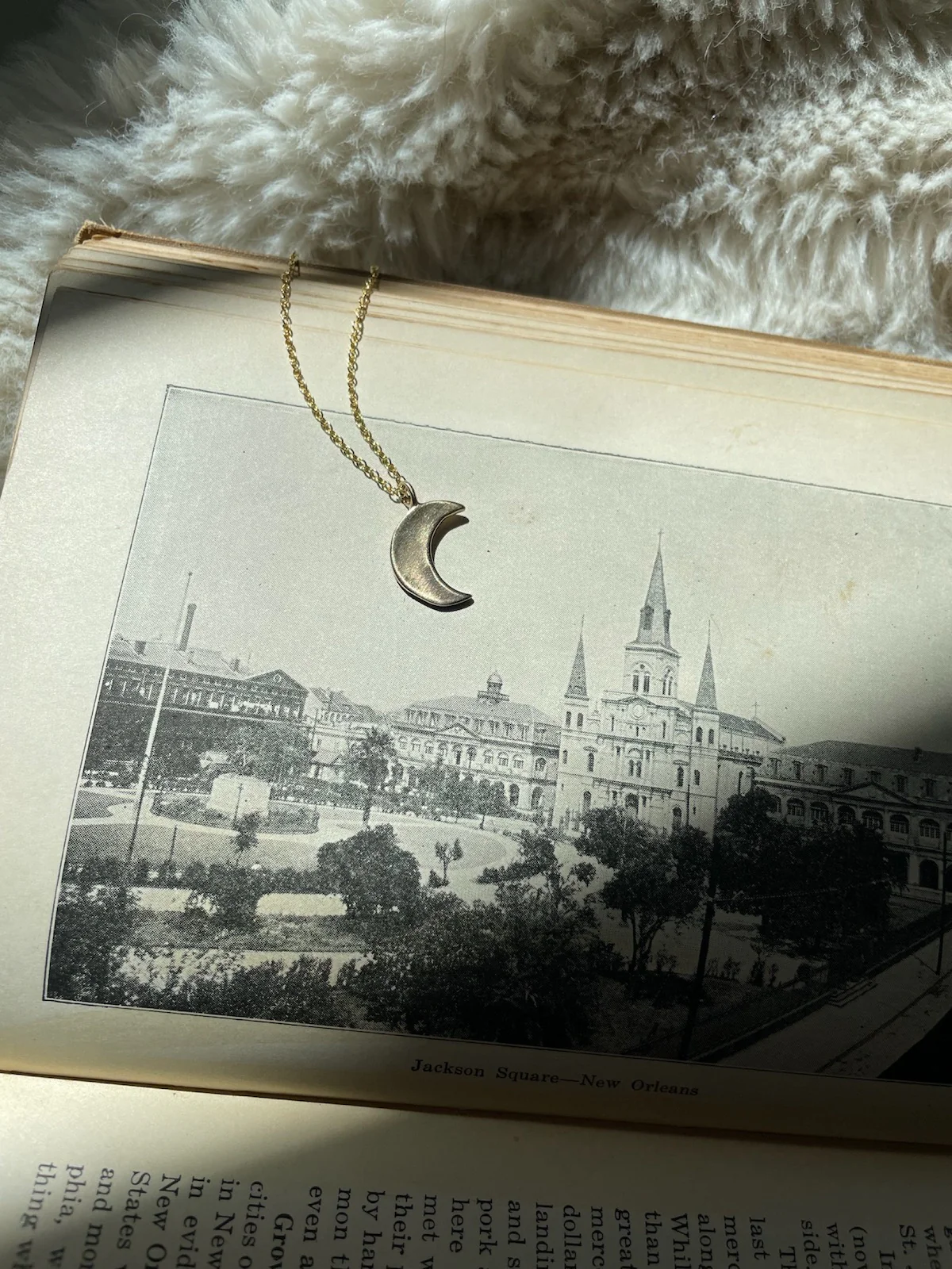 ARCHIVE — CRESCENT MOON PENDANT - Image 3