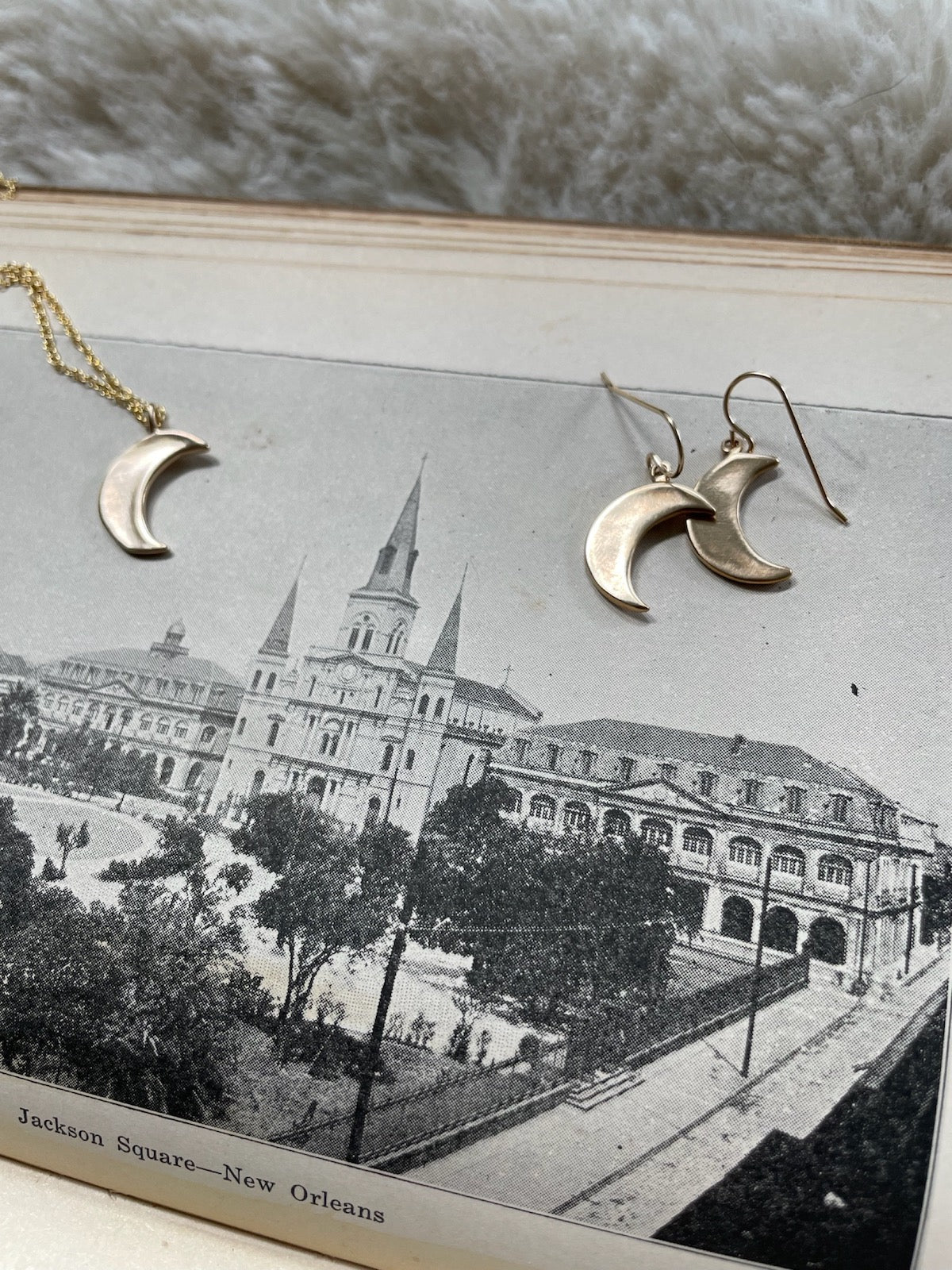 ARCHIVE — CRESCENT MOON EARRINGS - Image 3