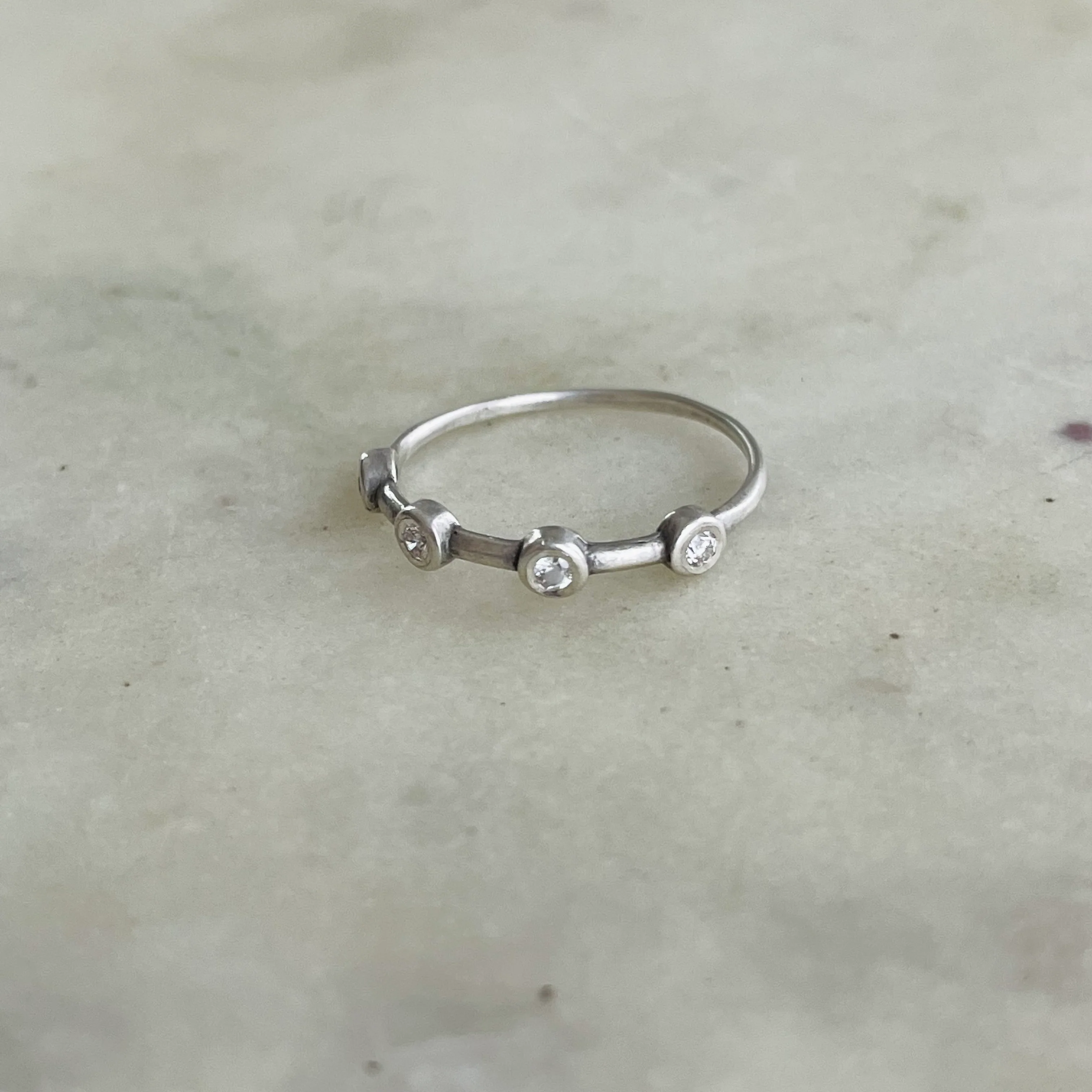 DOT TO DOT RING + DIAMOND - Image 8