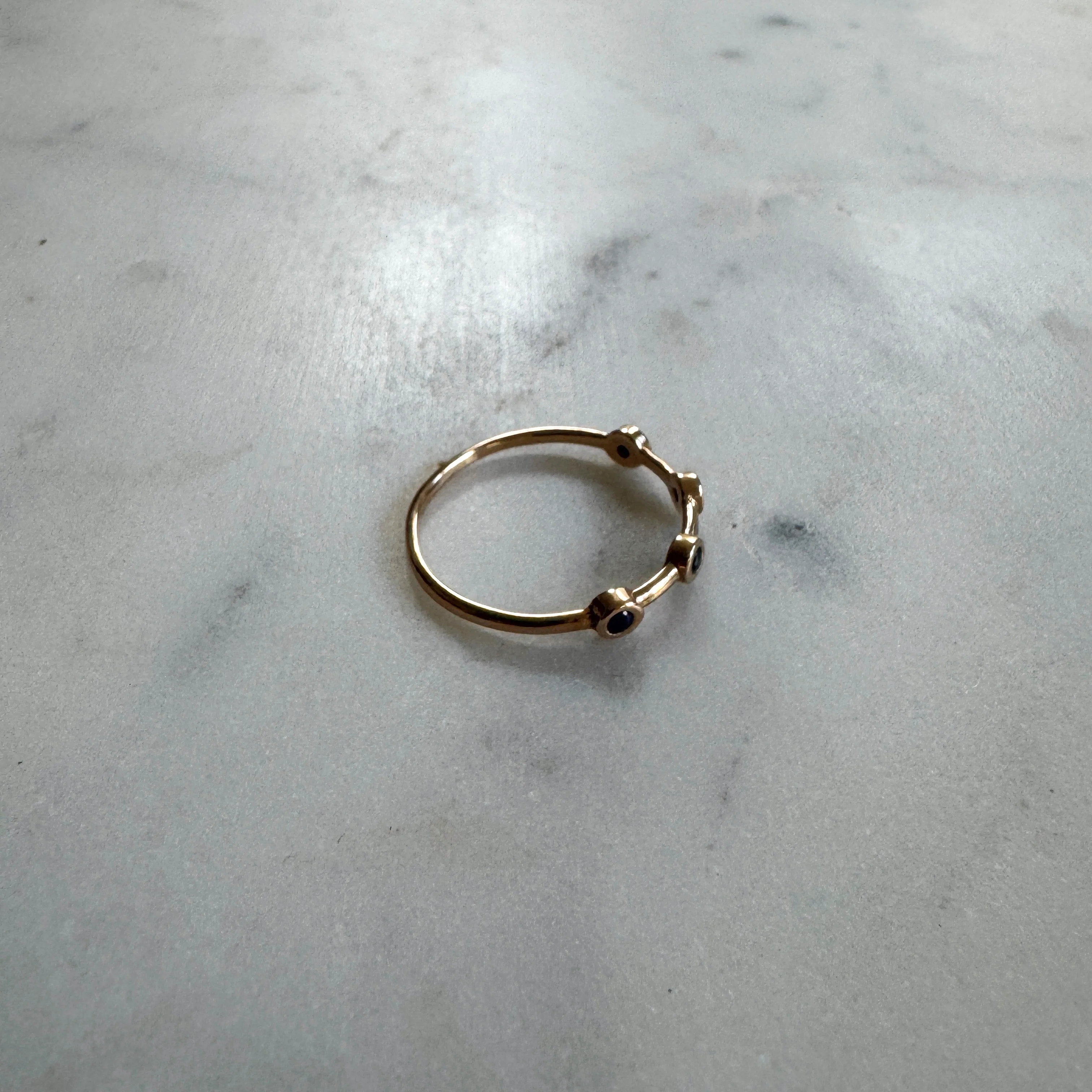 DOT TO DOT RING + SAPPHIRE - Image 3