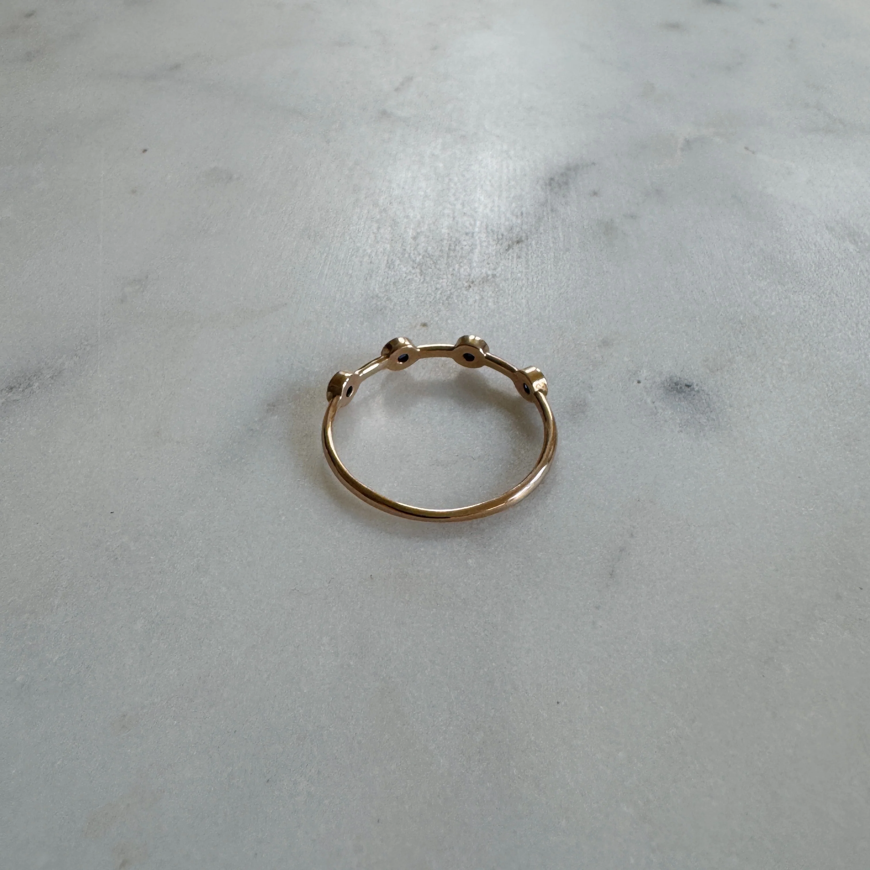 DOT TO DOT RING + SAPPHIRE - Image 4