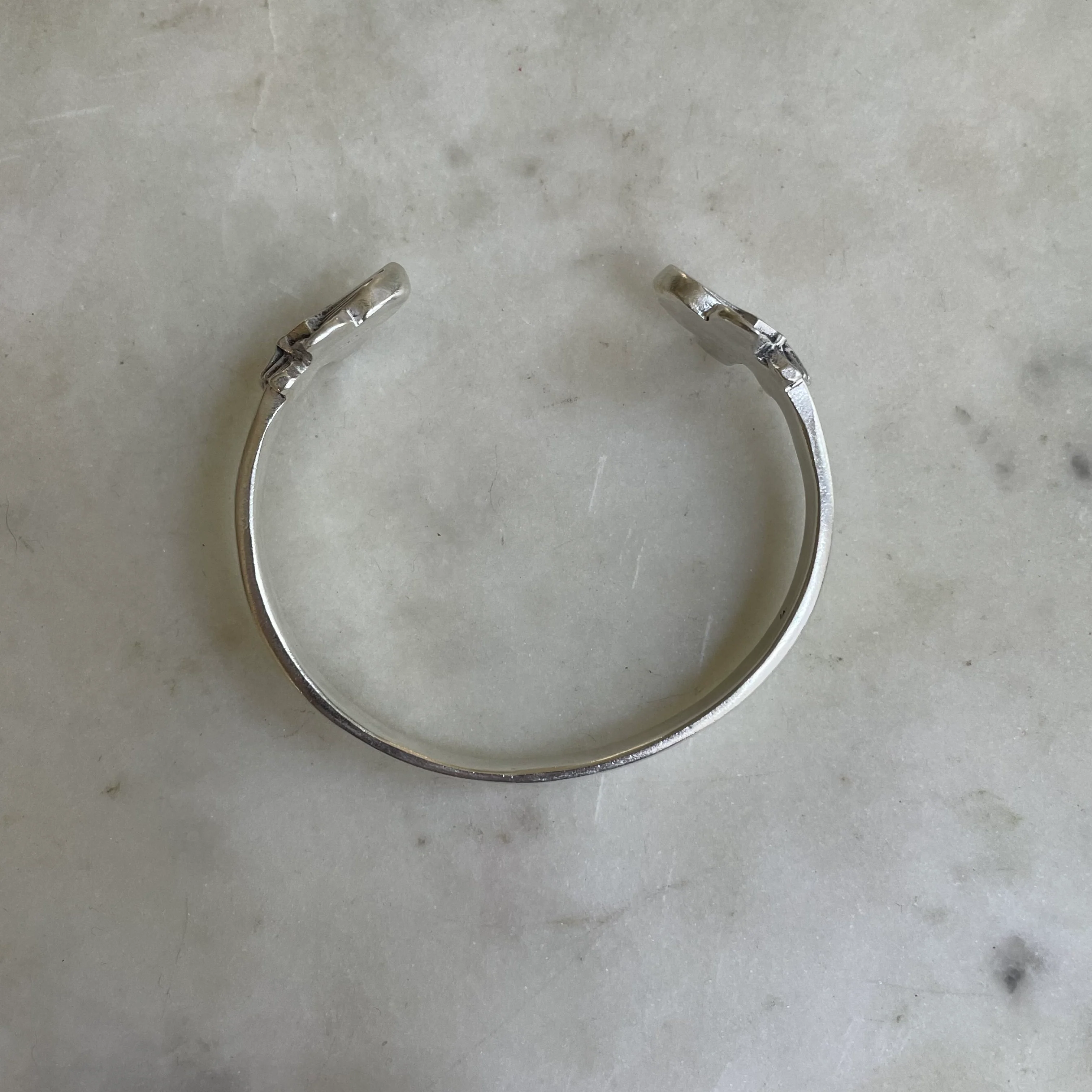 FLEUR DE LIS CUFF - Image 9
