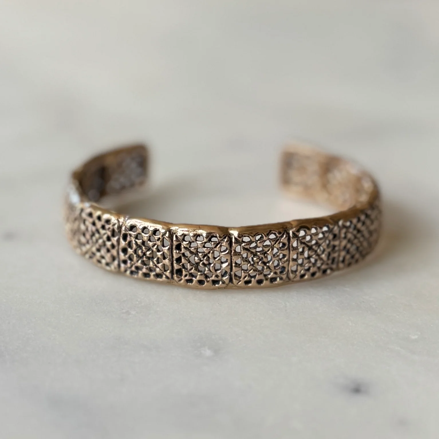 GRANNY SQUARE CUFF — ONE ROW
