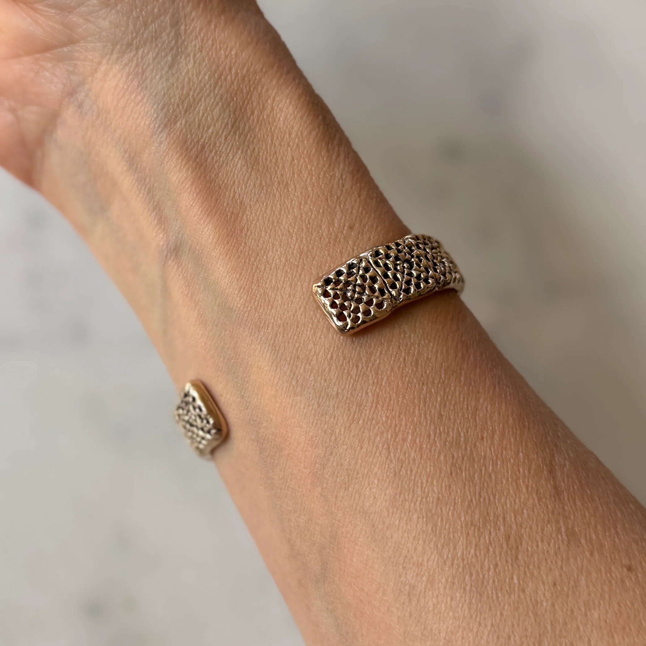 GRANNY SQUARE CUFF — ONE ROW - Image 11