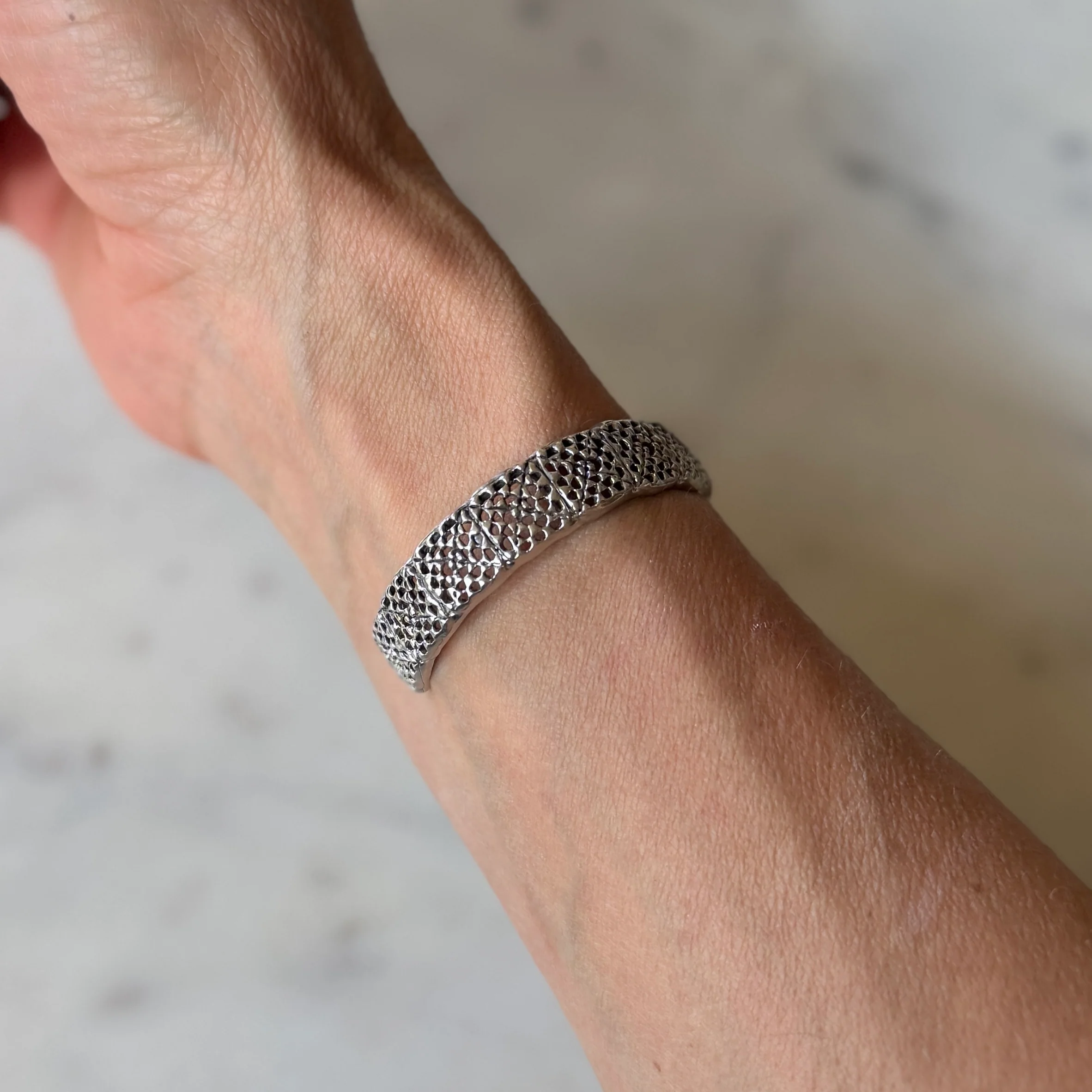 GRANNY SQUARE CUFF — ONE ROW - Image 16