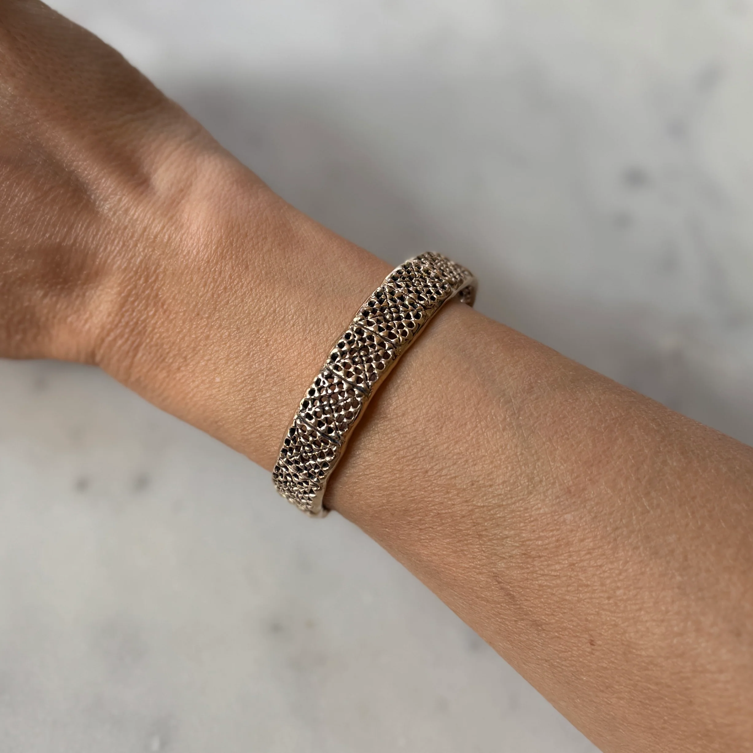 GRANNY SQUARE CUFF — ONE ROW - Image 2