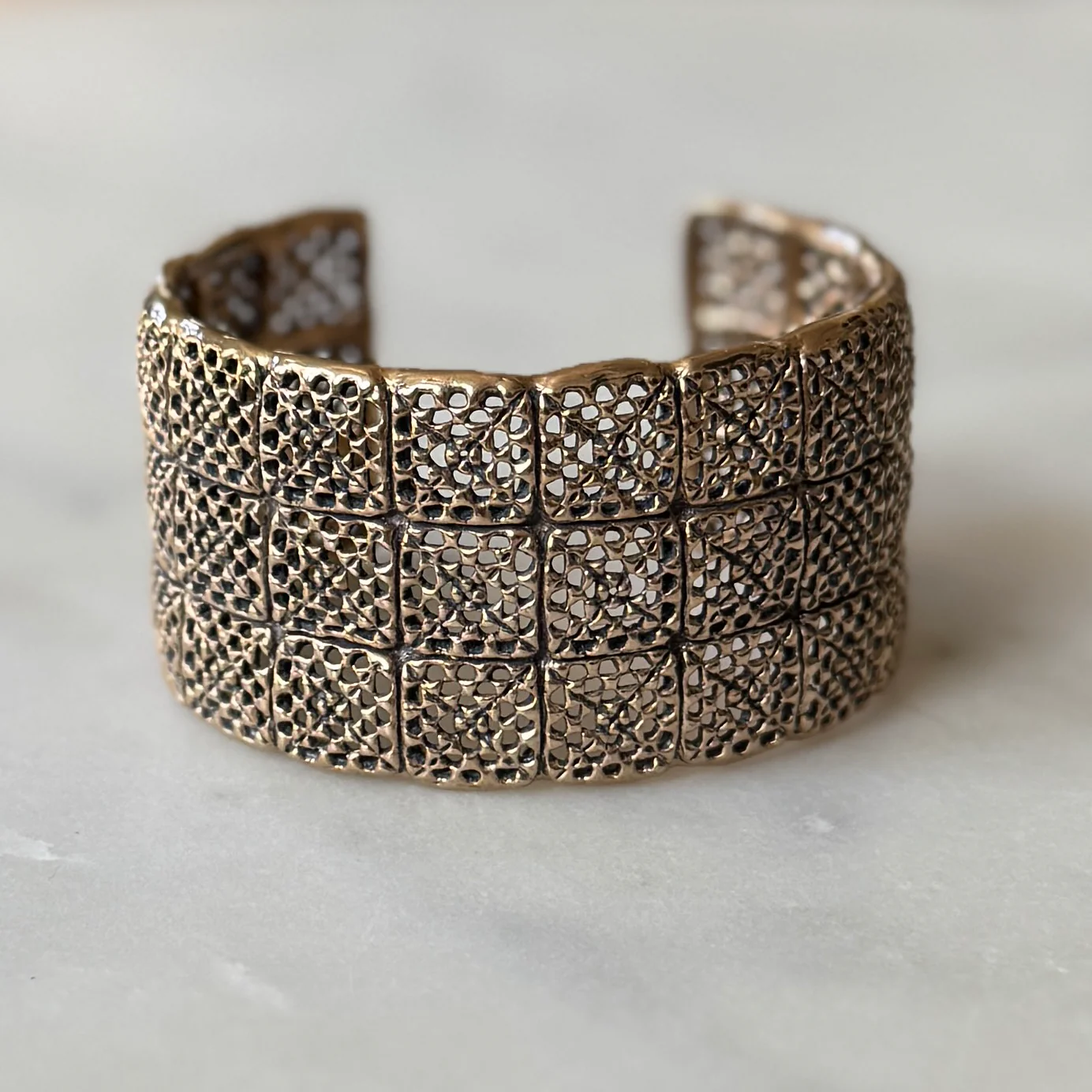 GRANNY SQUARE CUFF — THREE ROW