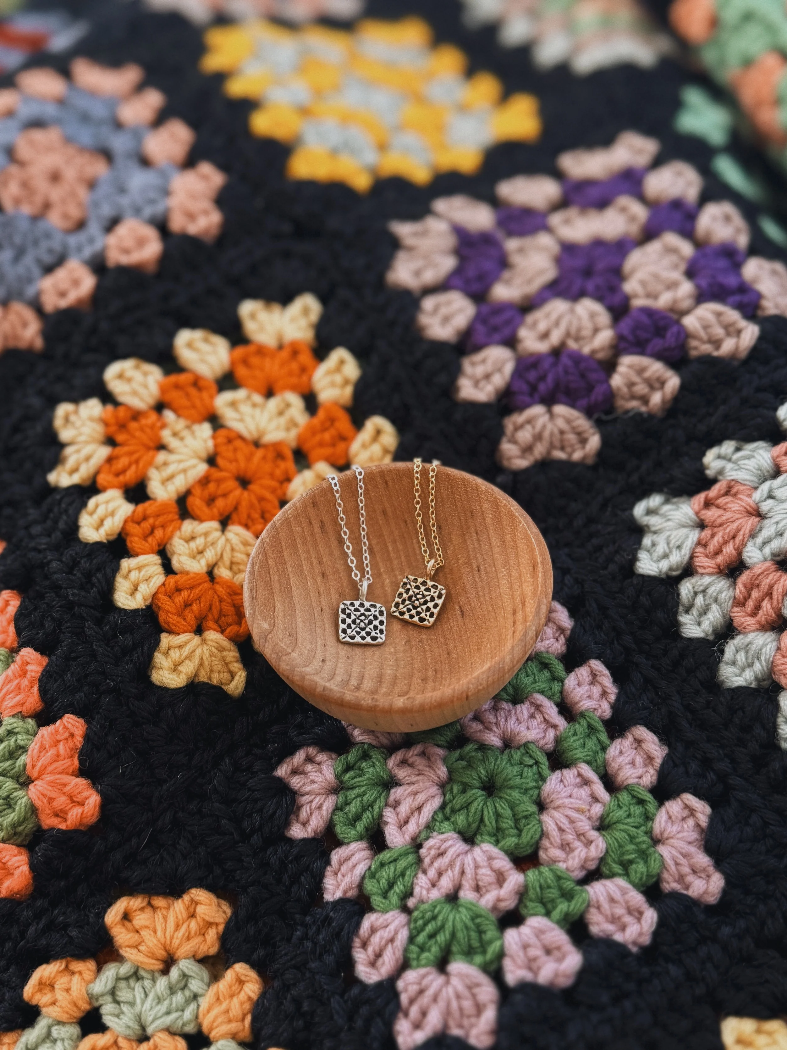 GRANNY SQUARE PENDANT - Image 3