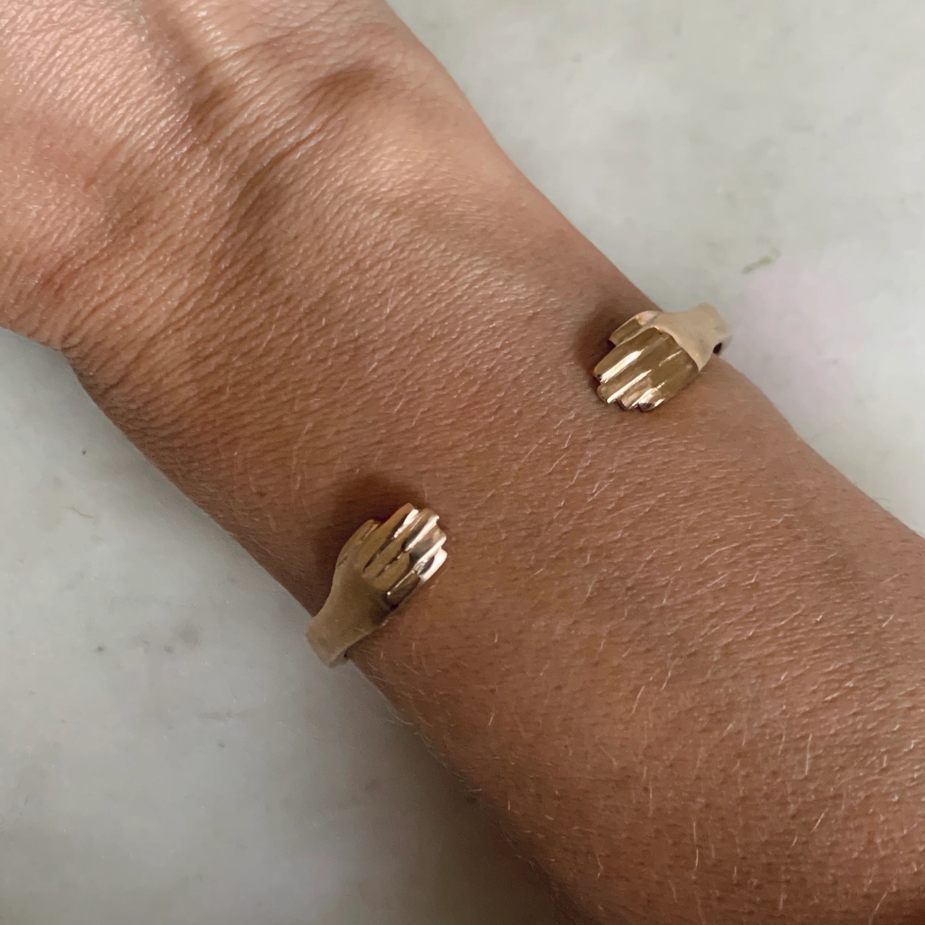 HUG CUFF - Image 5