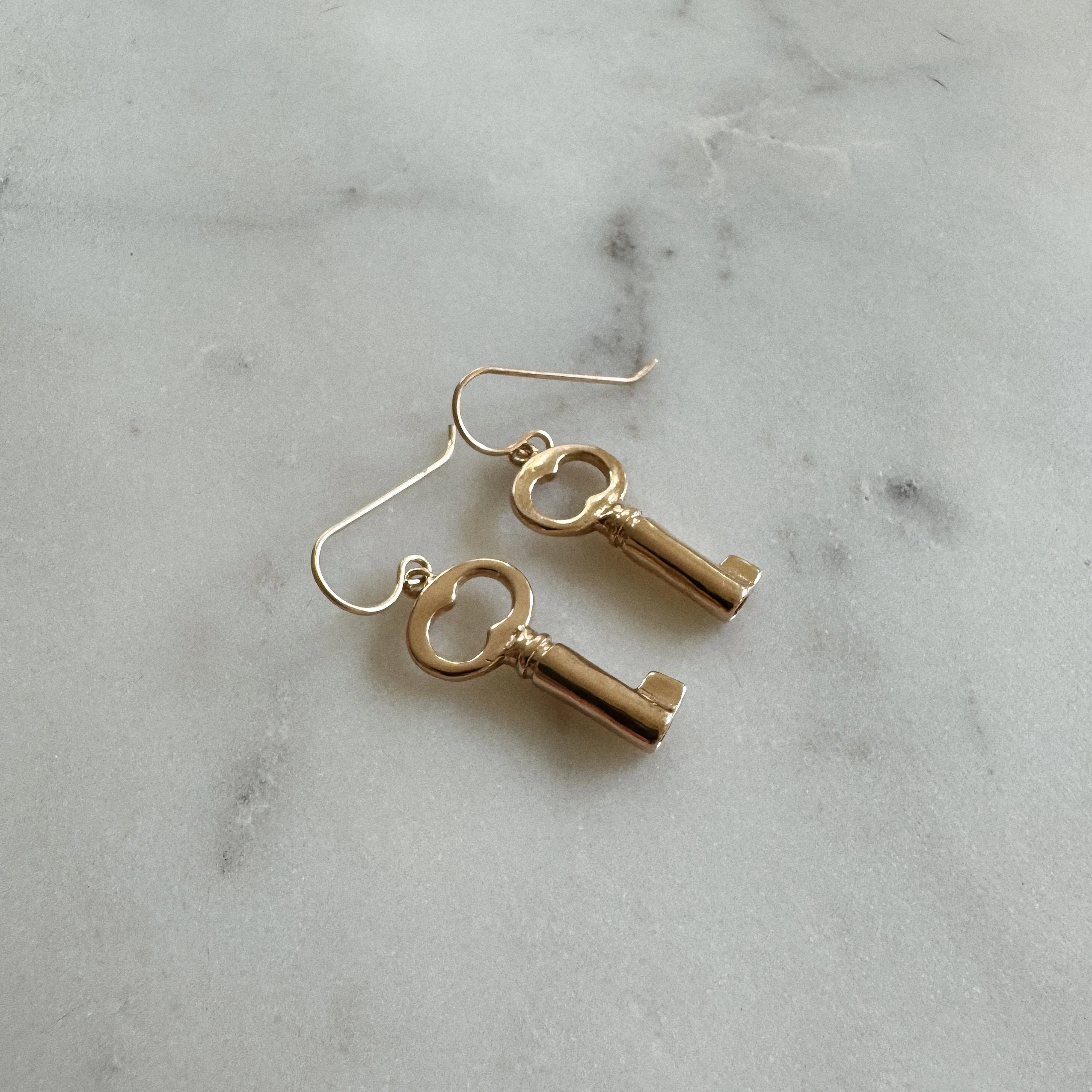 KEY EARRINGS - Image 3