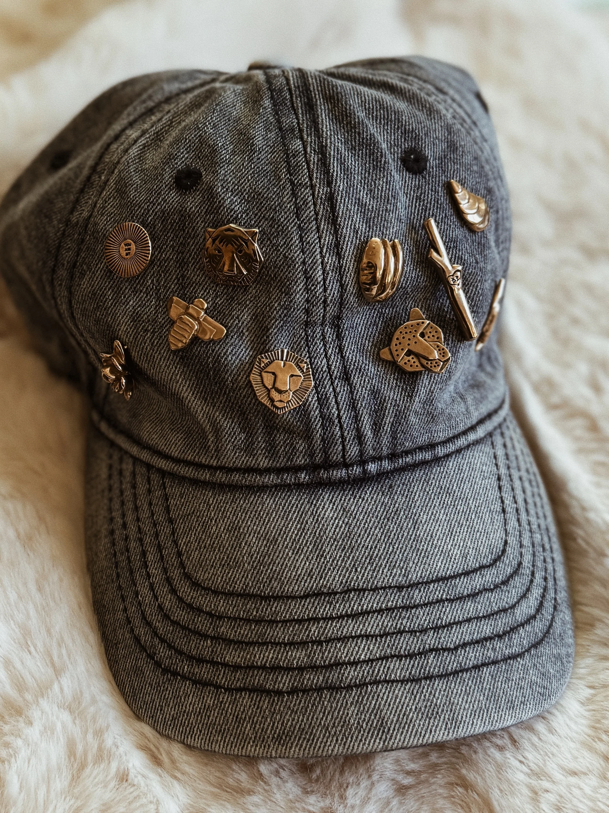 LION TIE/LAPEL PIN - Image 7