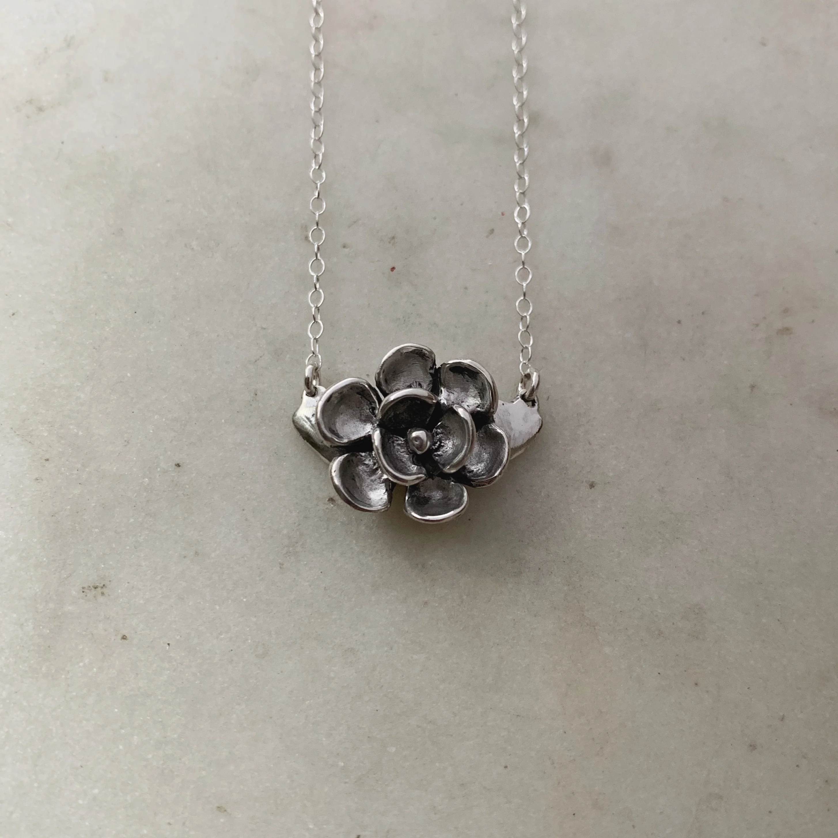 MAGNOLIA DOUBLE ATTACHED NECKLACE - Image 6