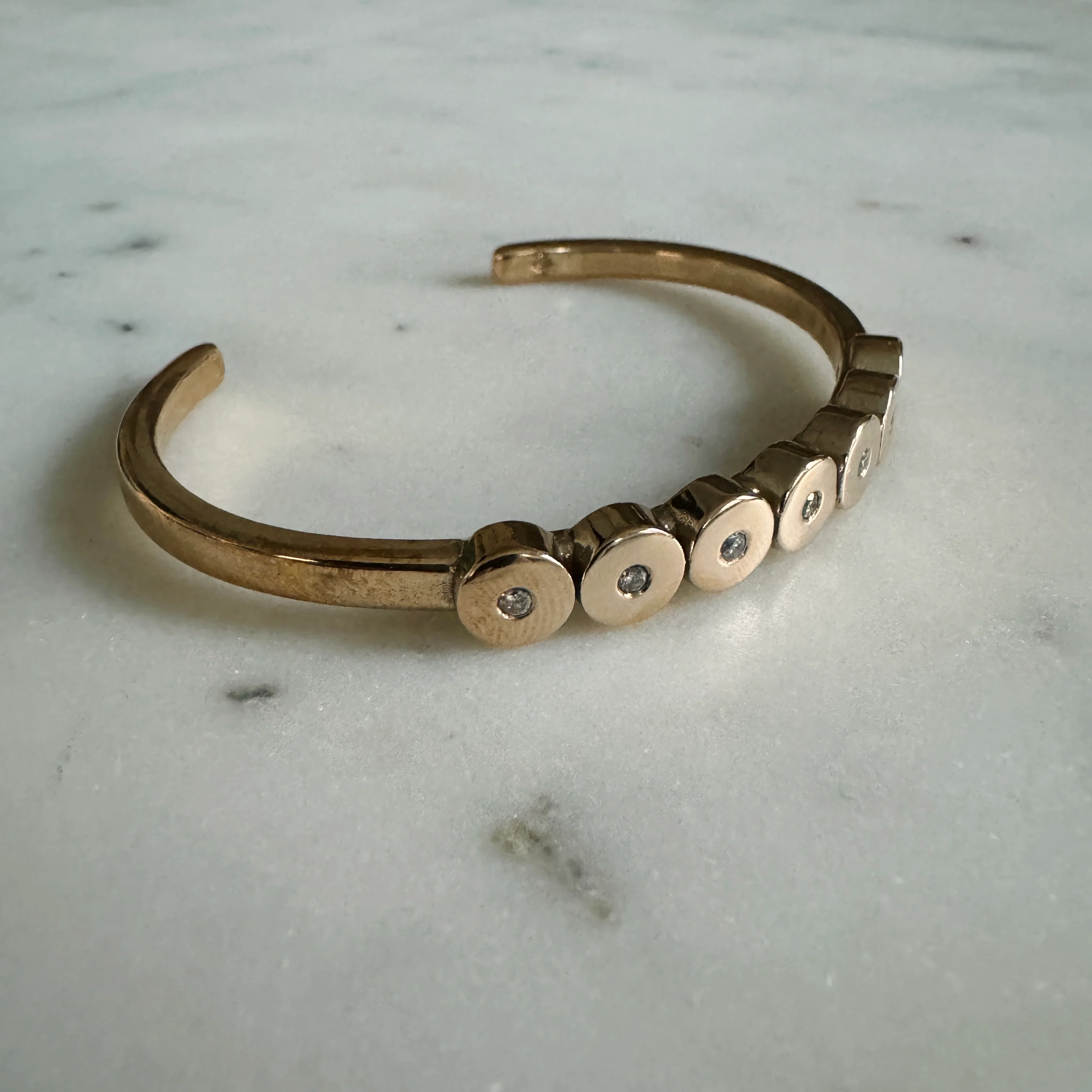 MINIMAL CIRCLE STONE CUFF - Image 11