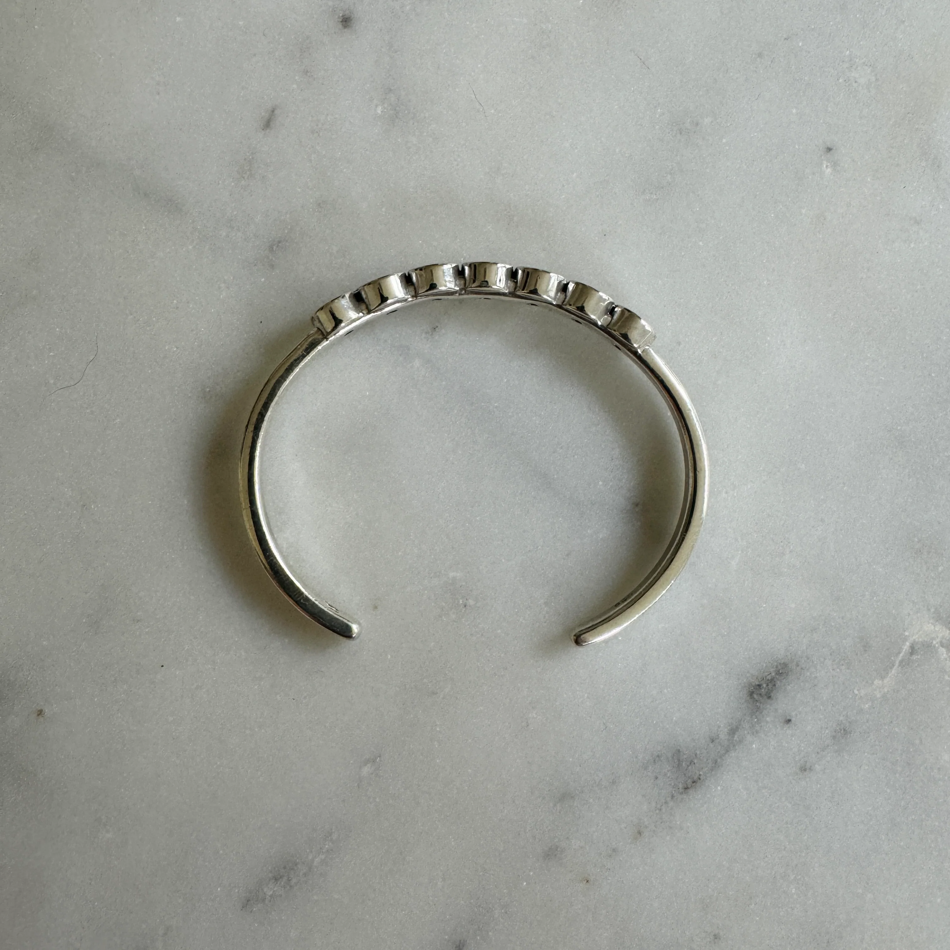 MINIMAL CIRCLE STONE CUFF - Image 14
