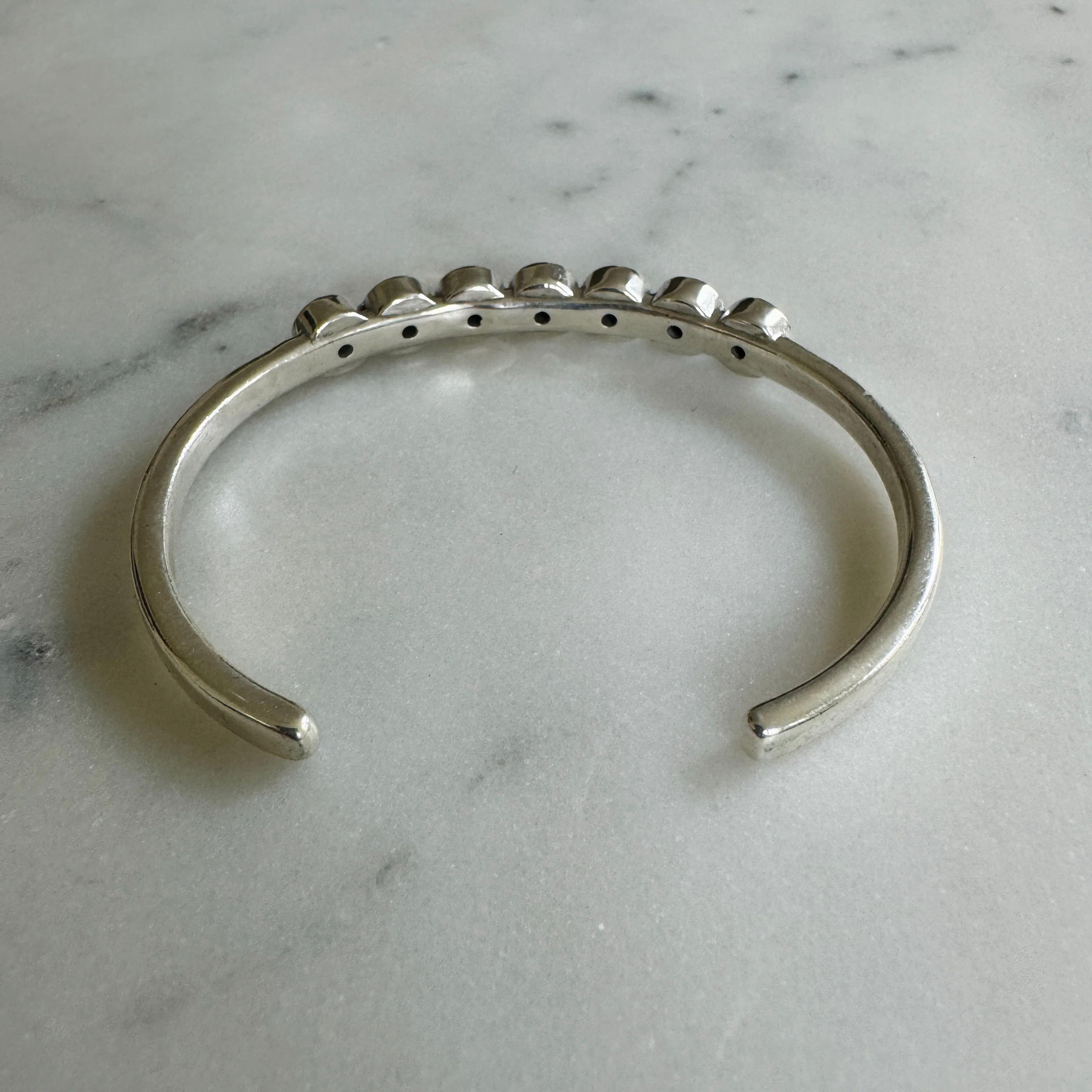 MINIMAL CIRCLE STONE CUFF - Image 15