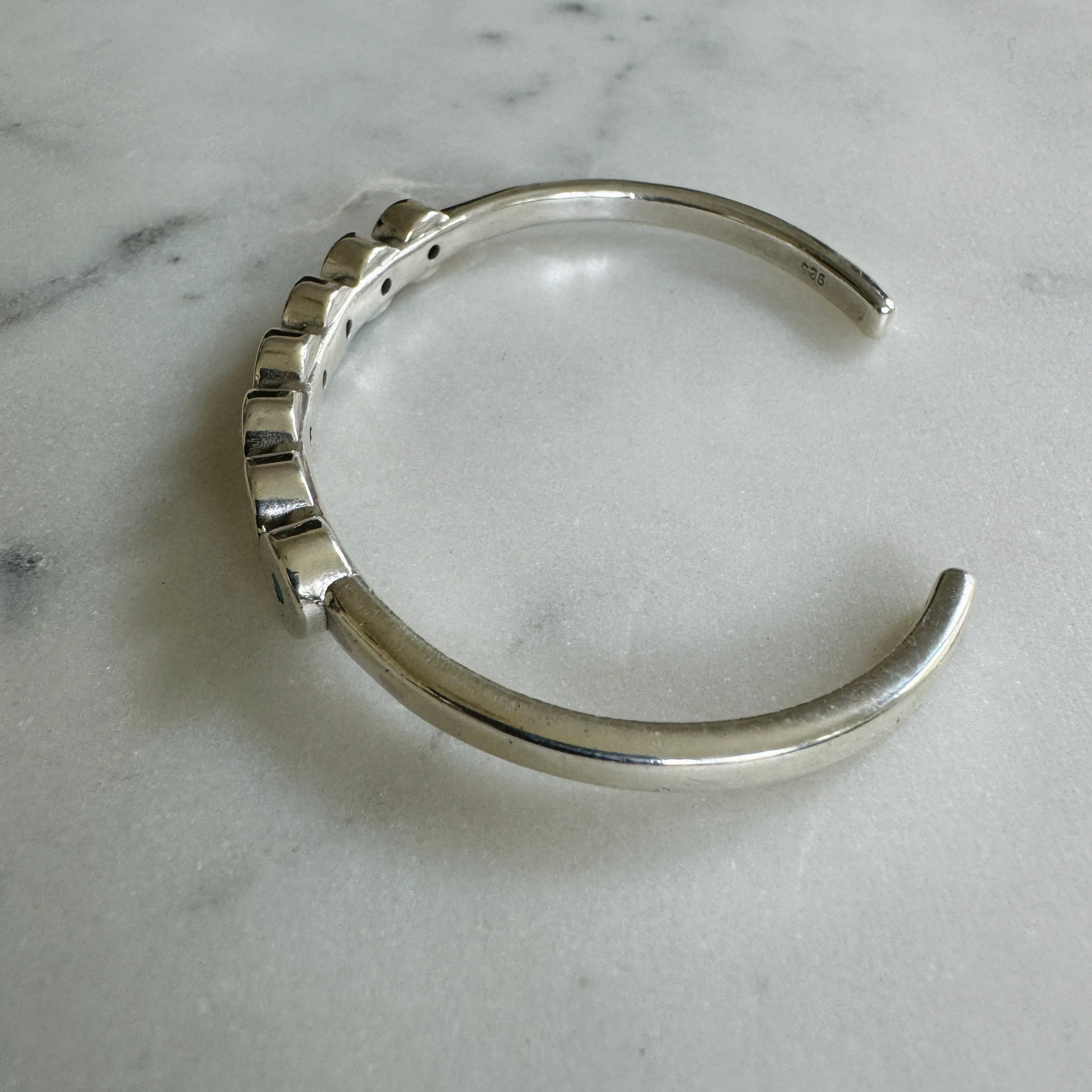 MINIMAL CIRCLE STONE CUFF - Image 16