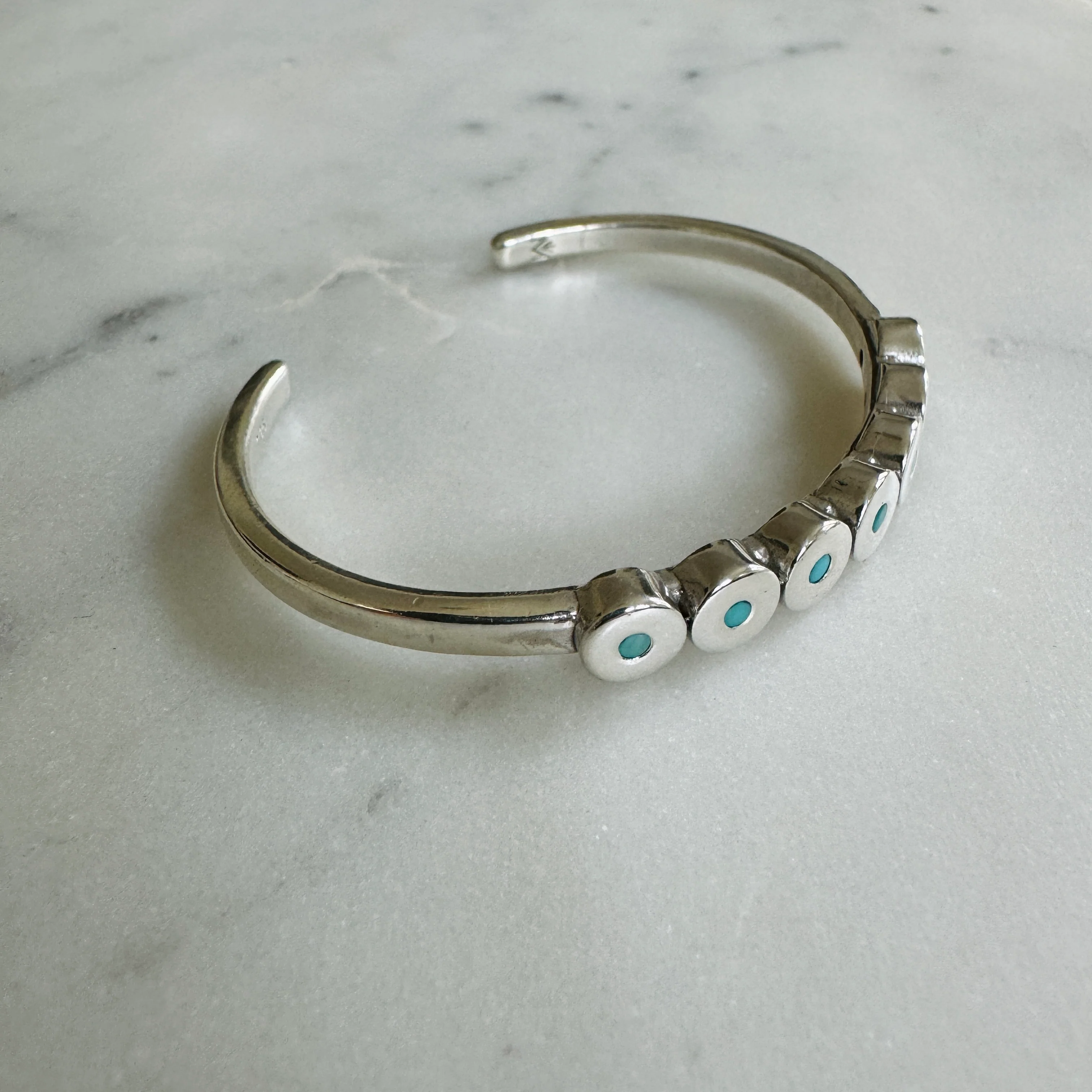 MINIMAL CIRCLE STONE CUFF - Image 17