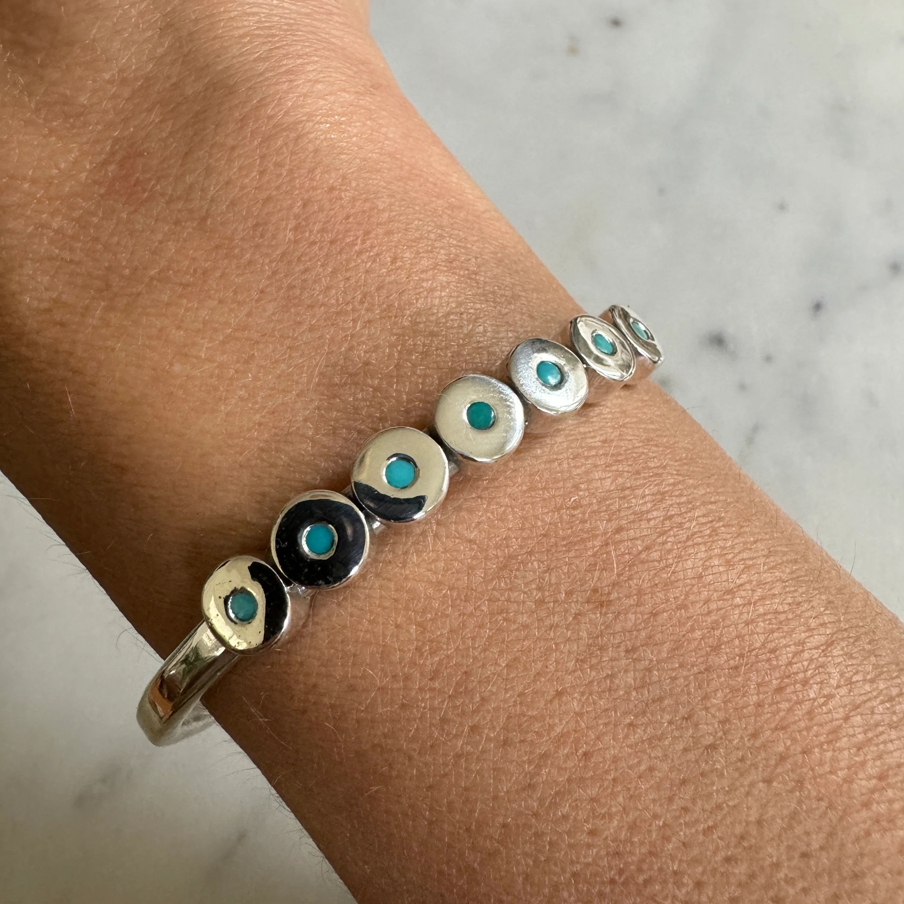 MINIMAL CIRCLE STONE CUFF - Image 18