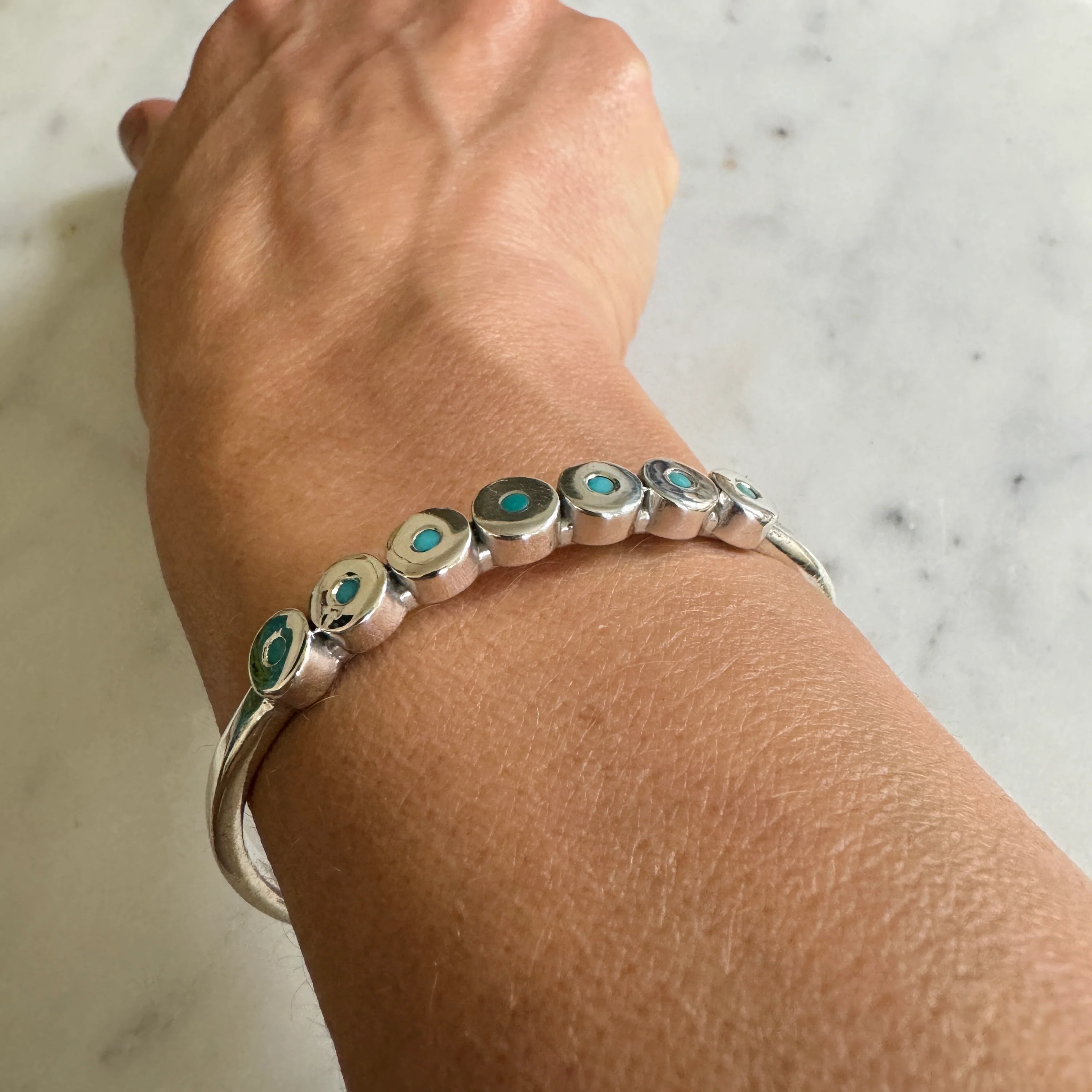MINIMAL CIRCLE STONE CUFF - Image 19