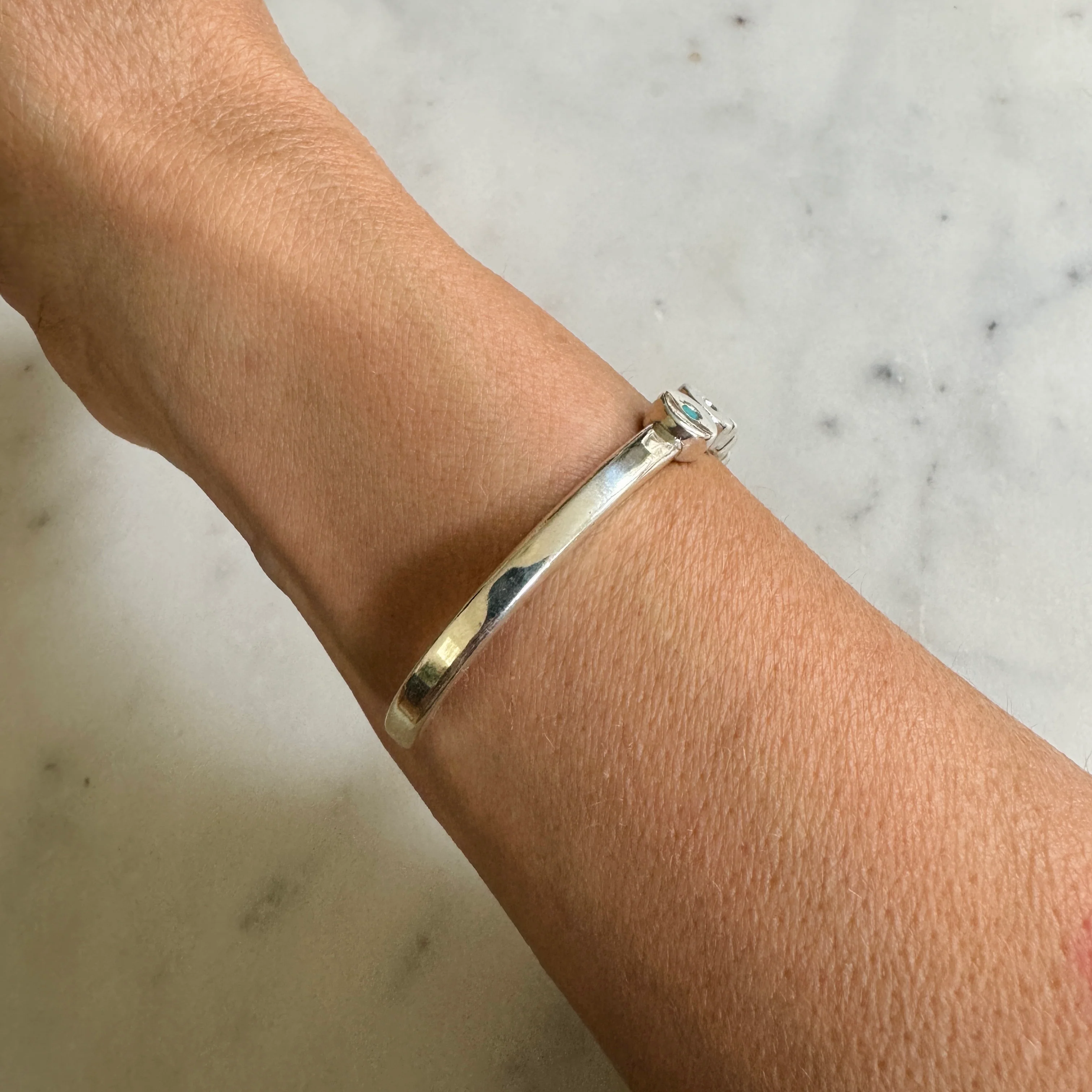 MINIMAL CIRCLE STONE CUFF - Image 20