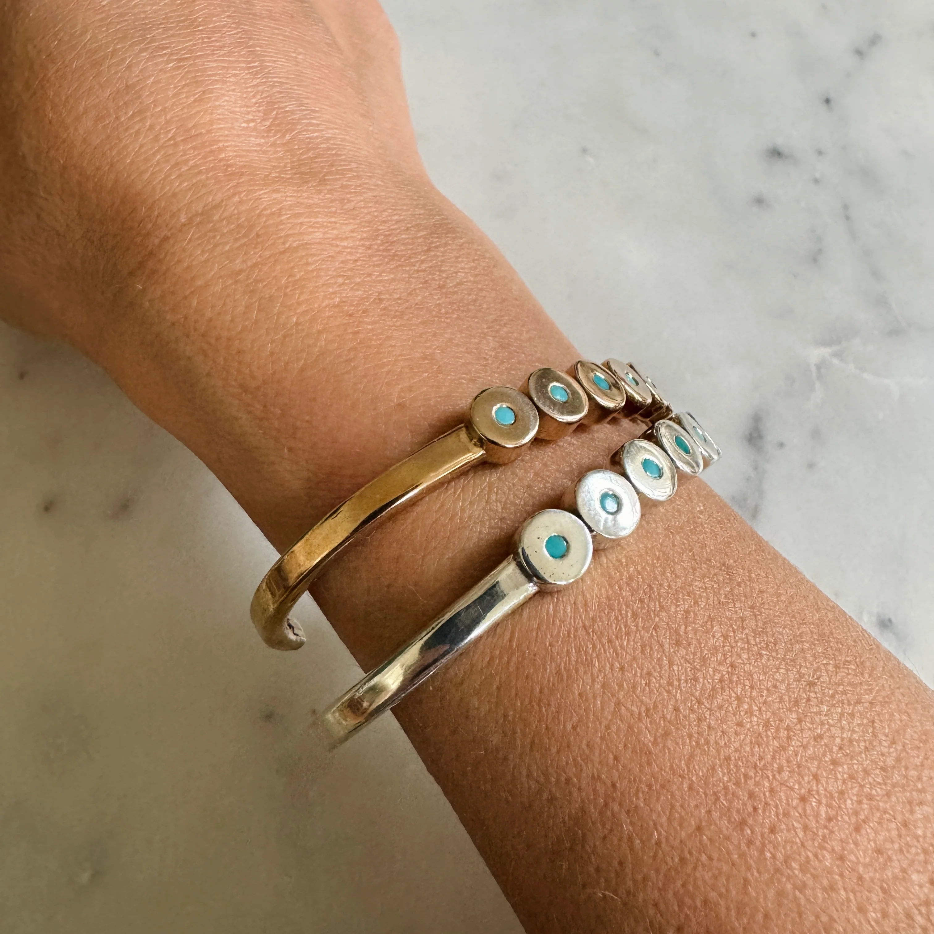 MINIMAL CIRCLE STONE CUFF - Image 22