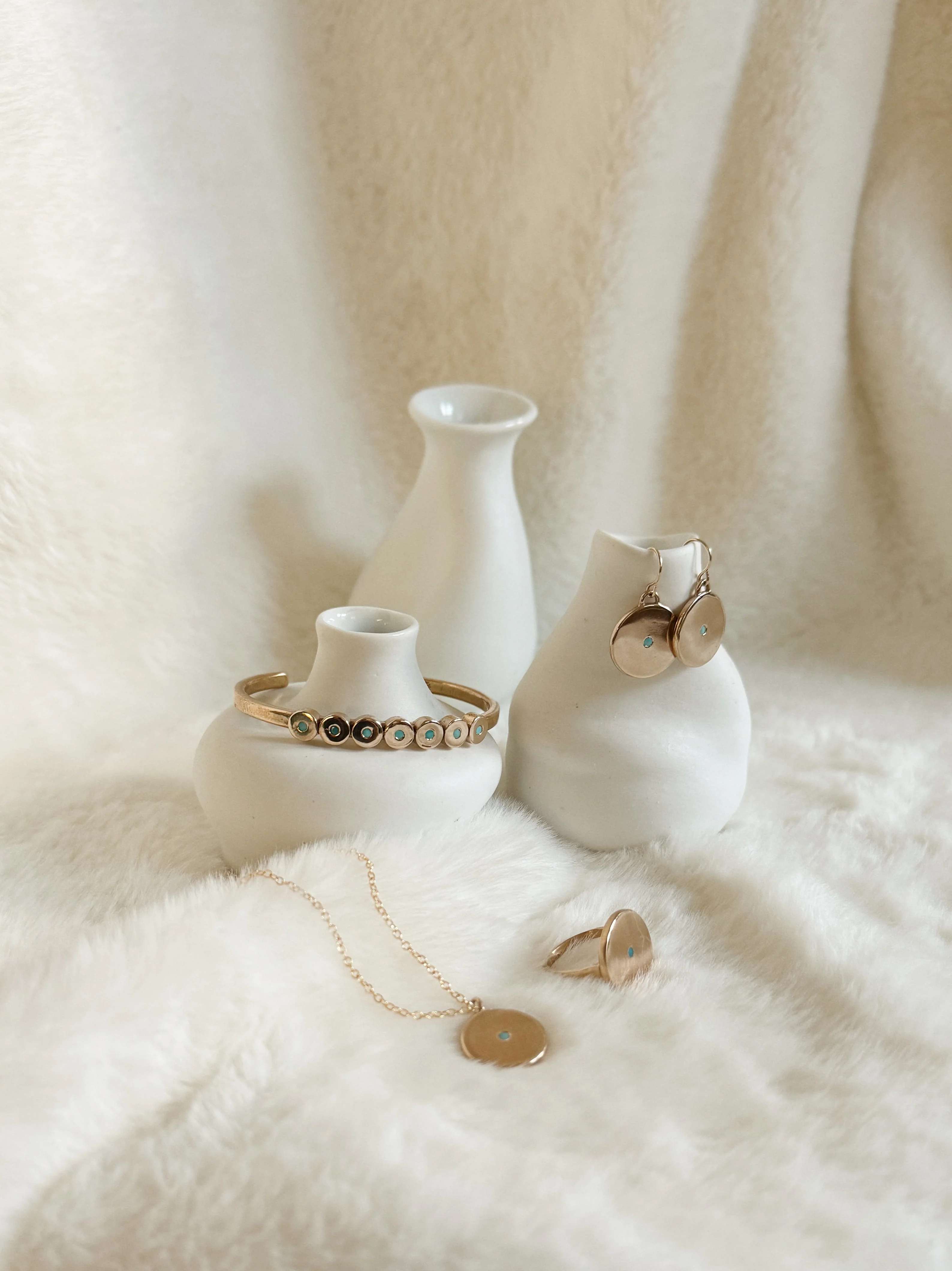 MINIMAL CIRCLE STONE CUFF - Image 27
