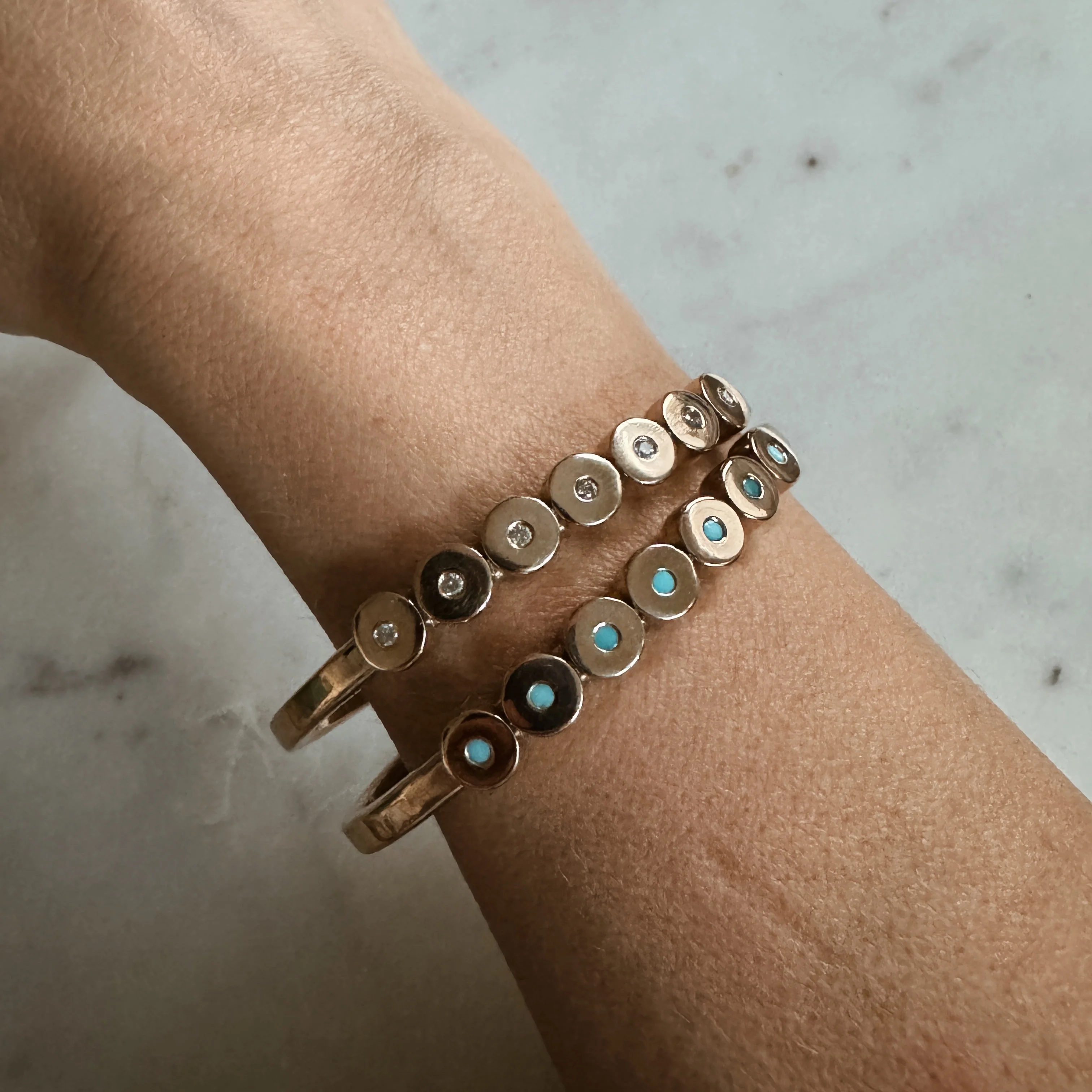MINIMAL CIRCLE STONE CUFF - Image 3