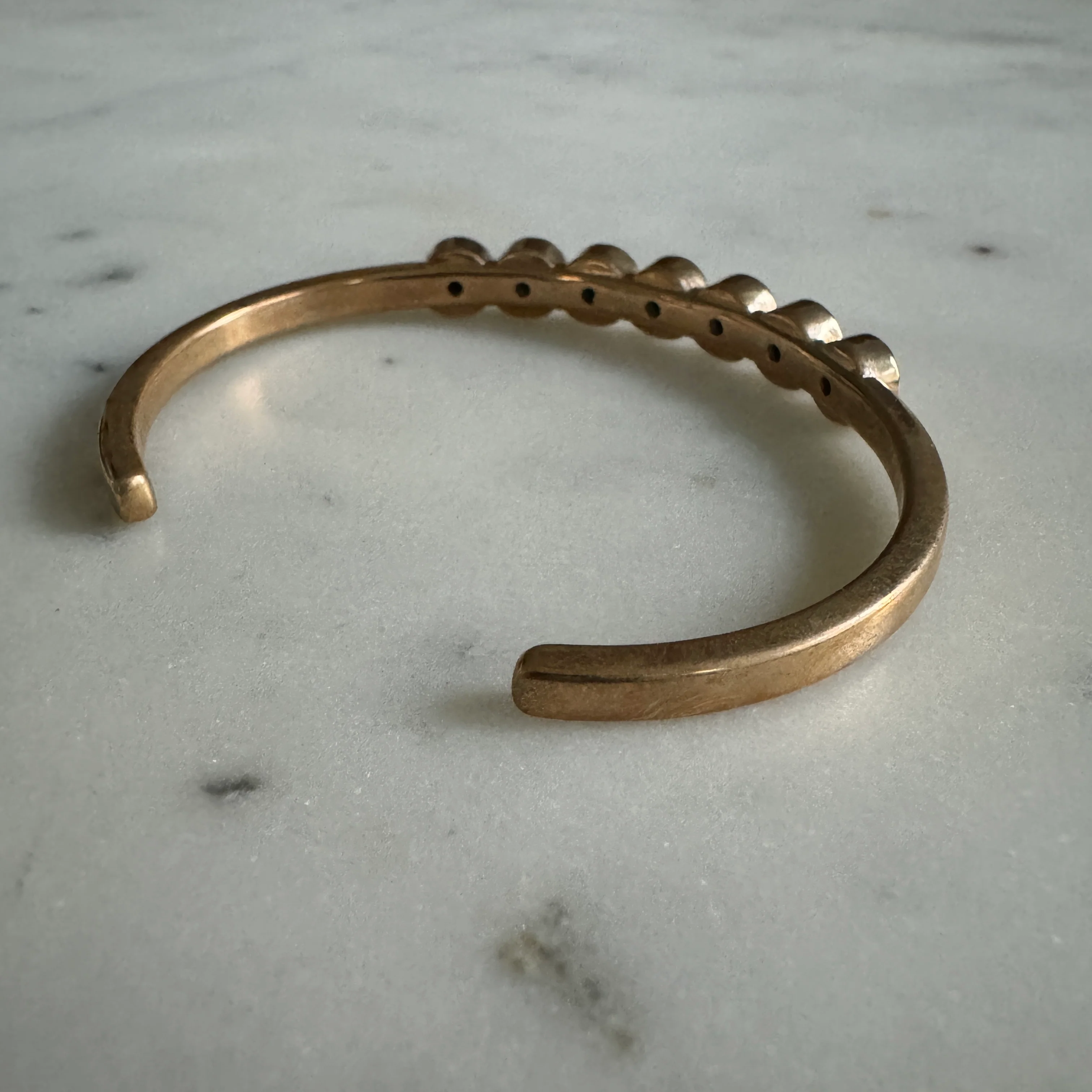 MINIMAL CIRCLE STONE CUFF - Image 6