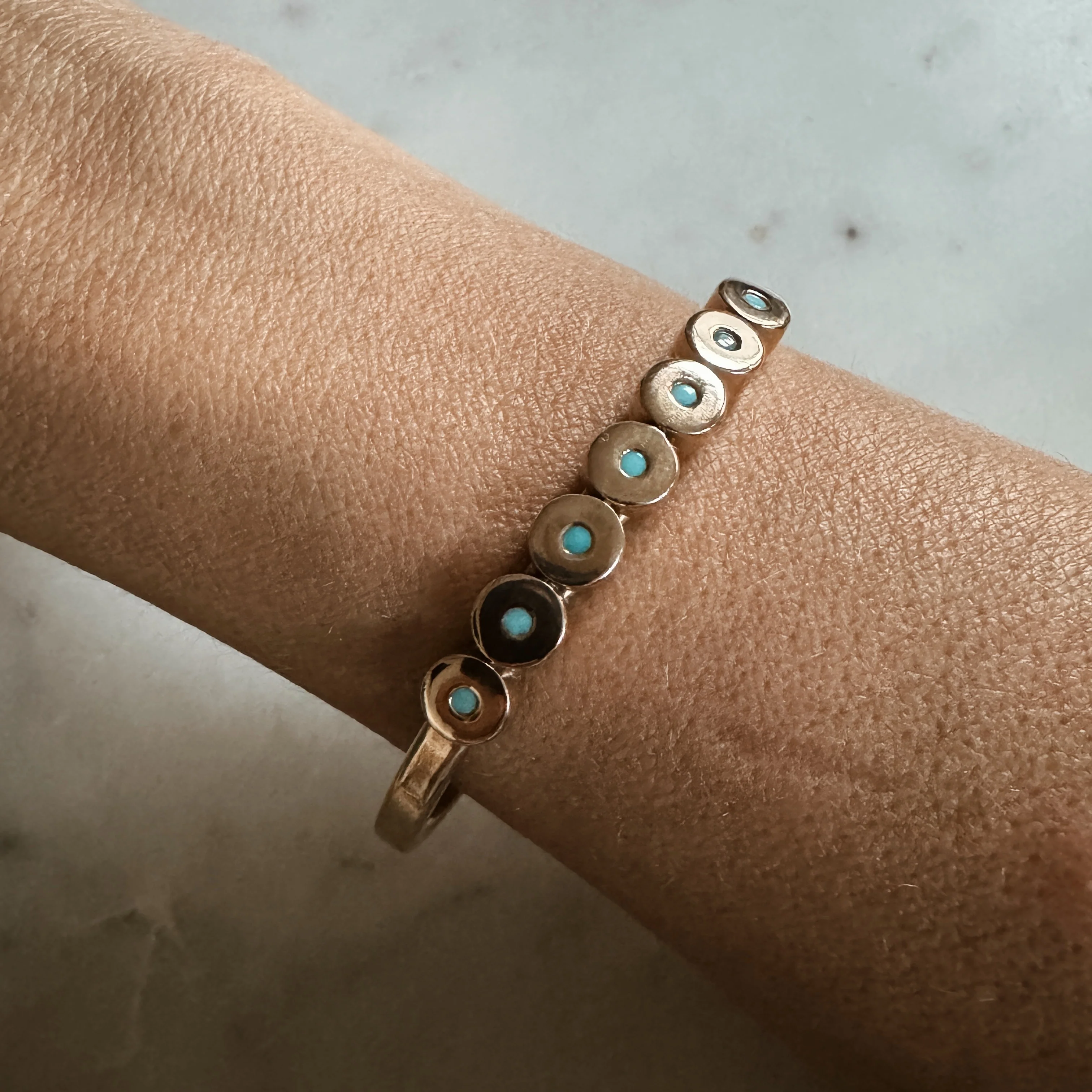 MINIMAL CIRCLE STONE CUFF - Image 8