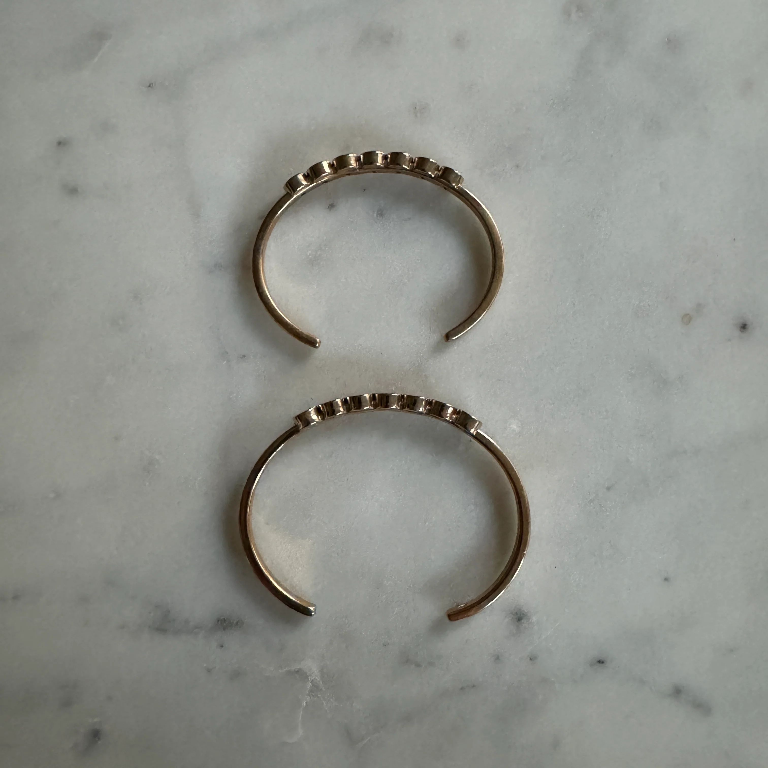MINIMAL CIRCLE STONE CUFF - Image 9
