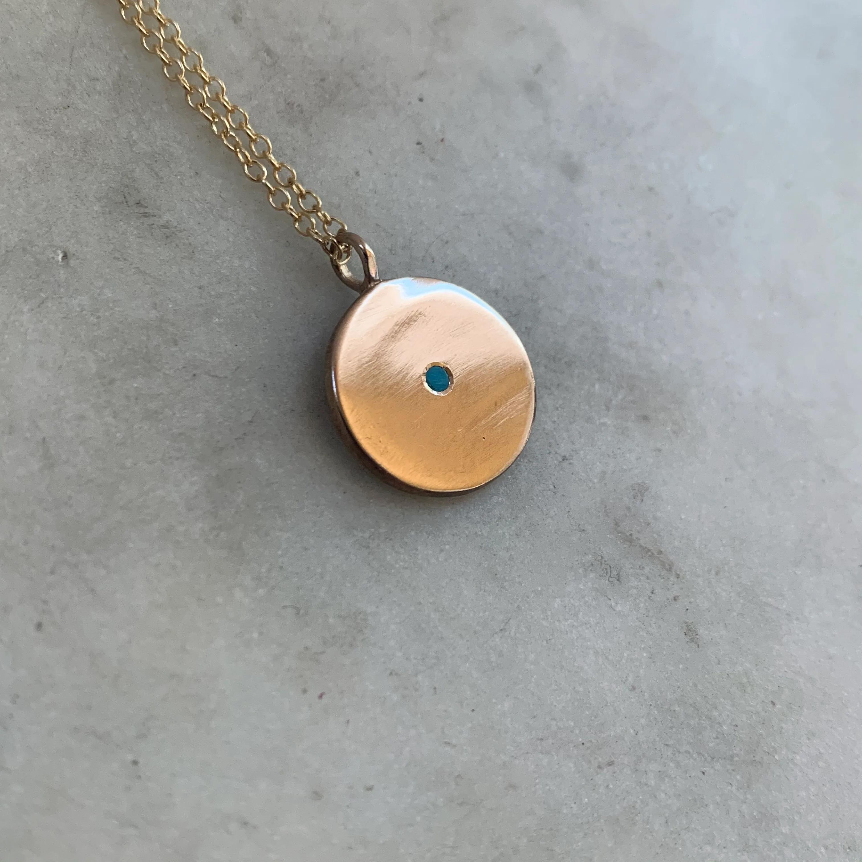 MINIMAL CIRCLE STONE PENDANT - Image 8
