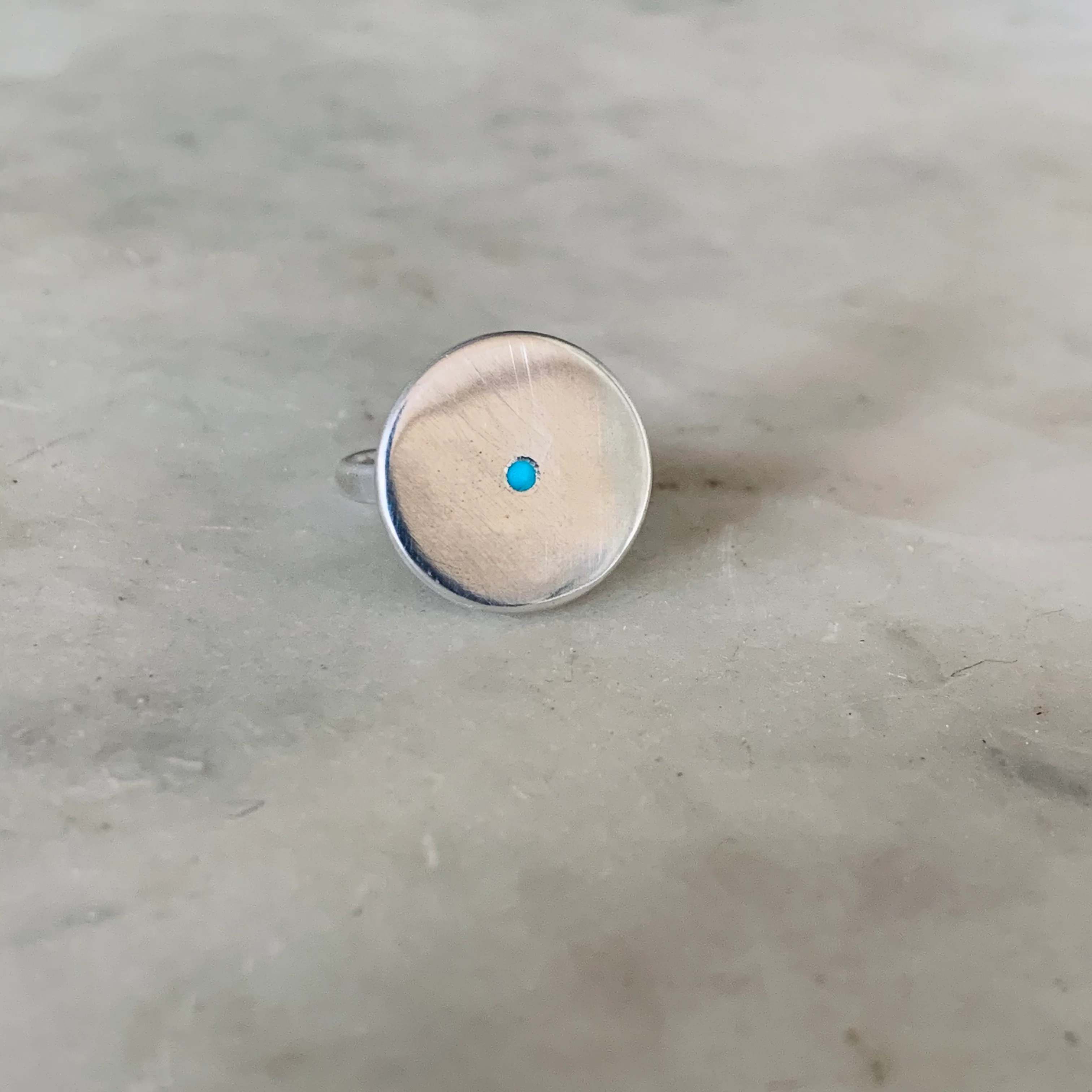 ARCHIVE — MINIMAL CIRCLE STONE RING - Image 14