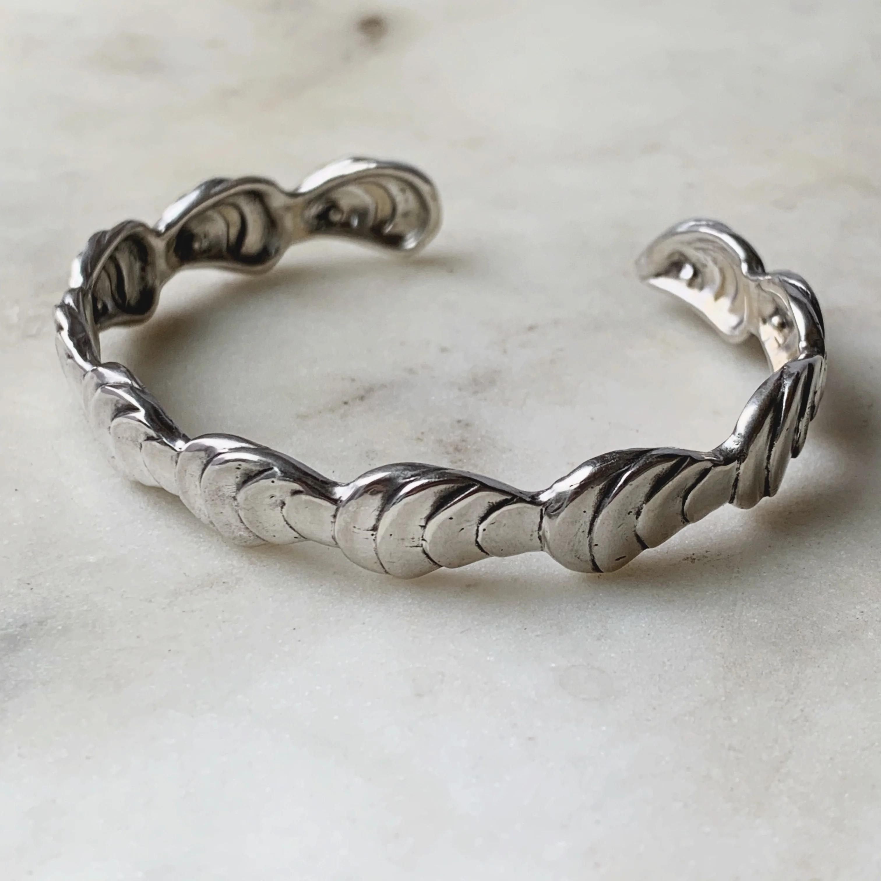 OYSTER SHELL CUFF - Image 4