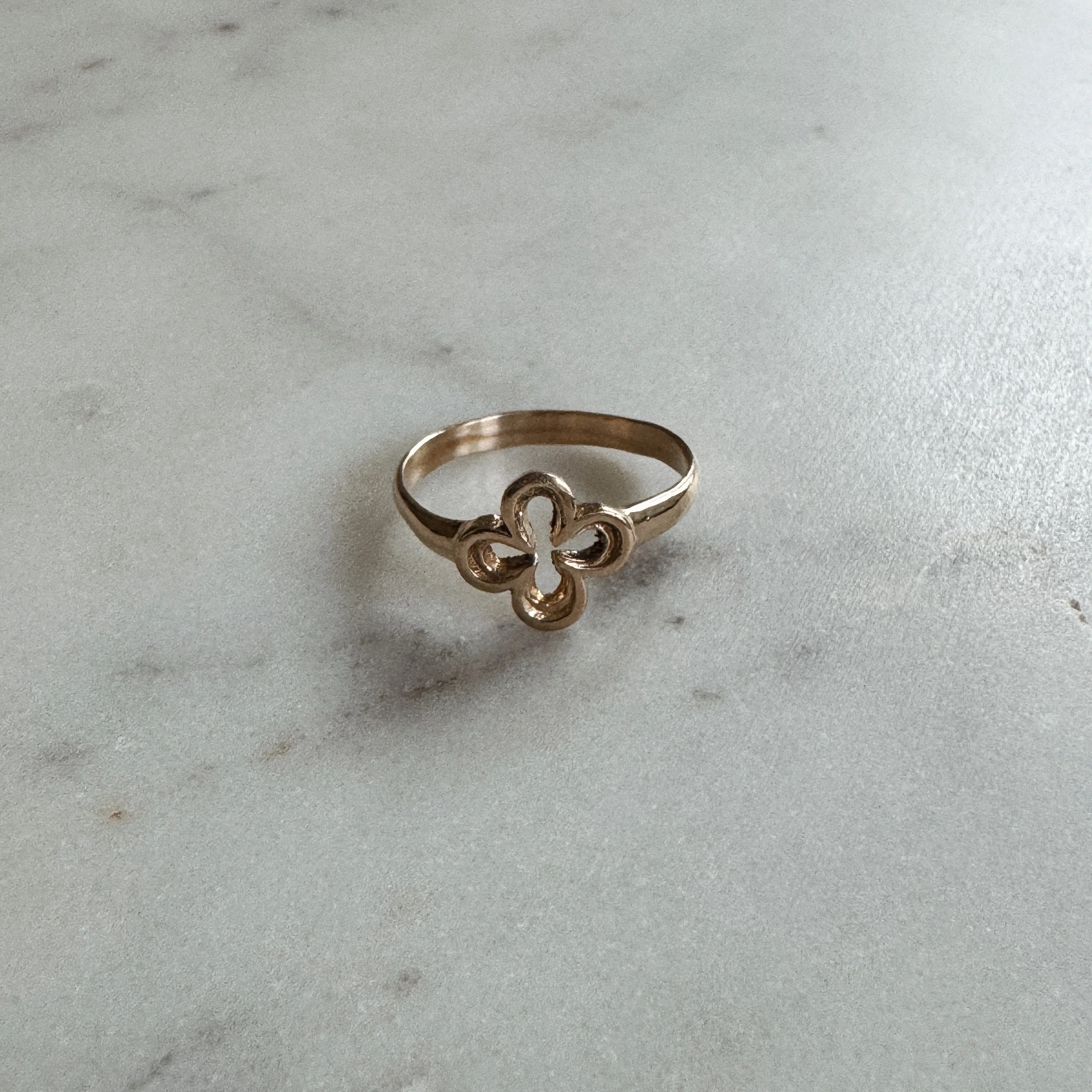 QUATREFOIL RING