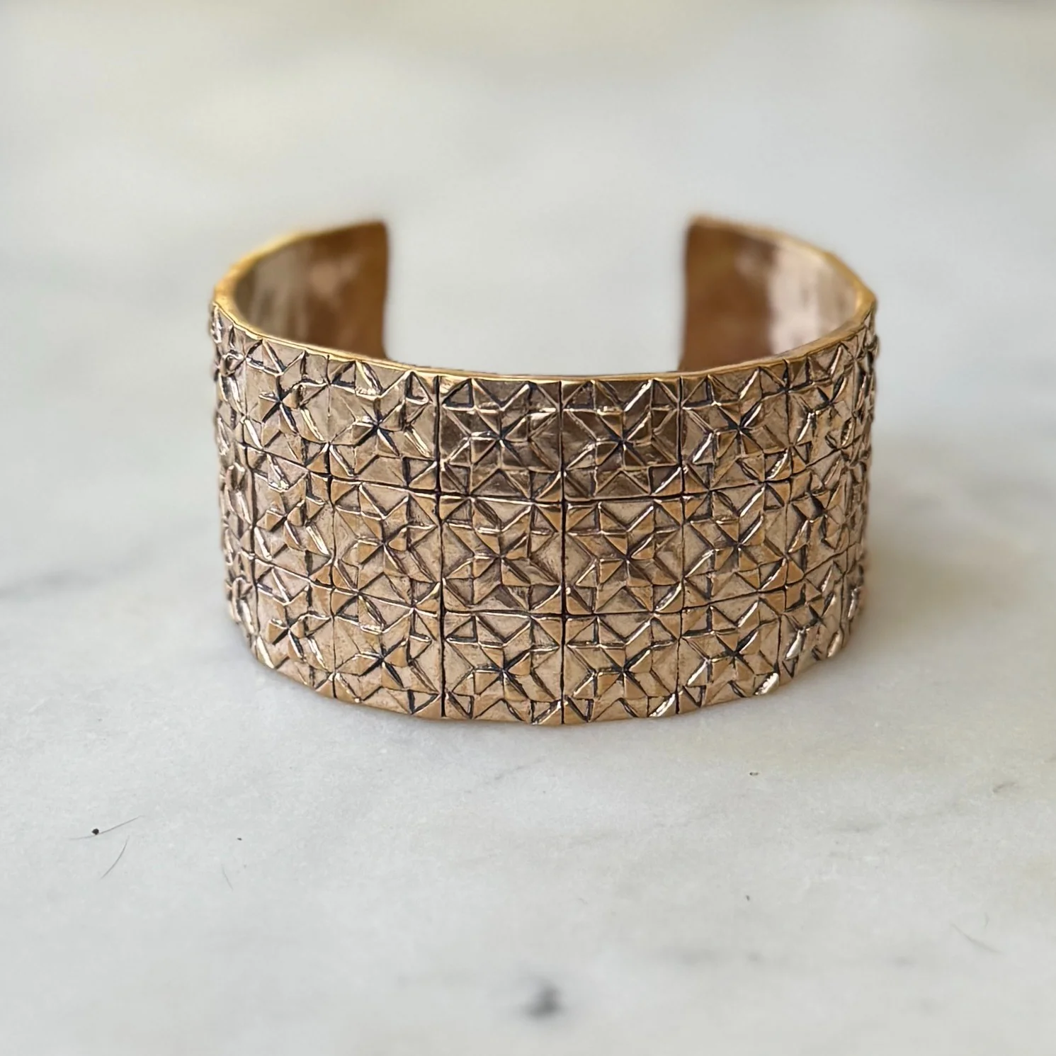 QUILT SQUARE CUFF — THREE ROW