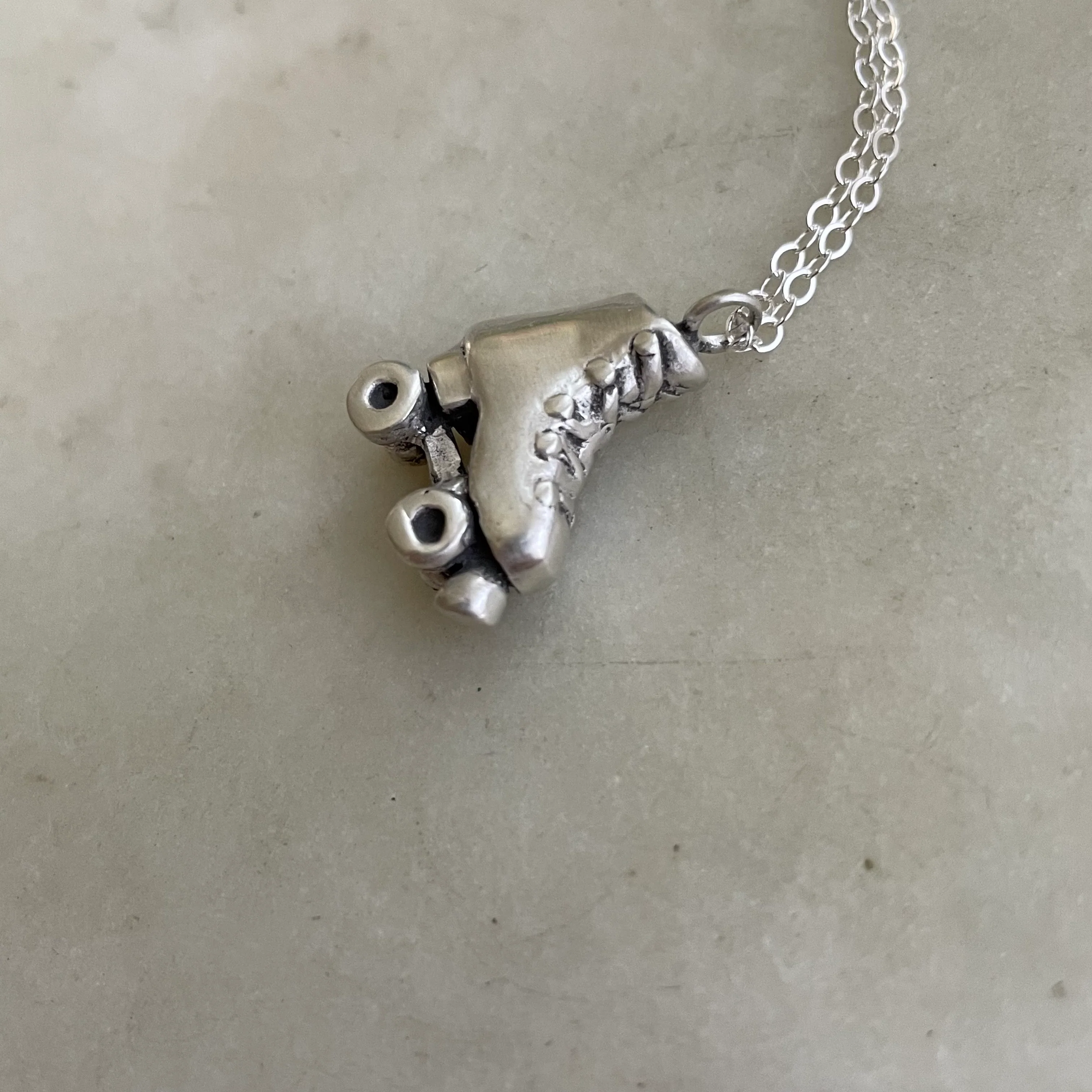 ARCHIVE — ROLLER SKATE PENDANT - Image 11