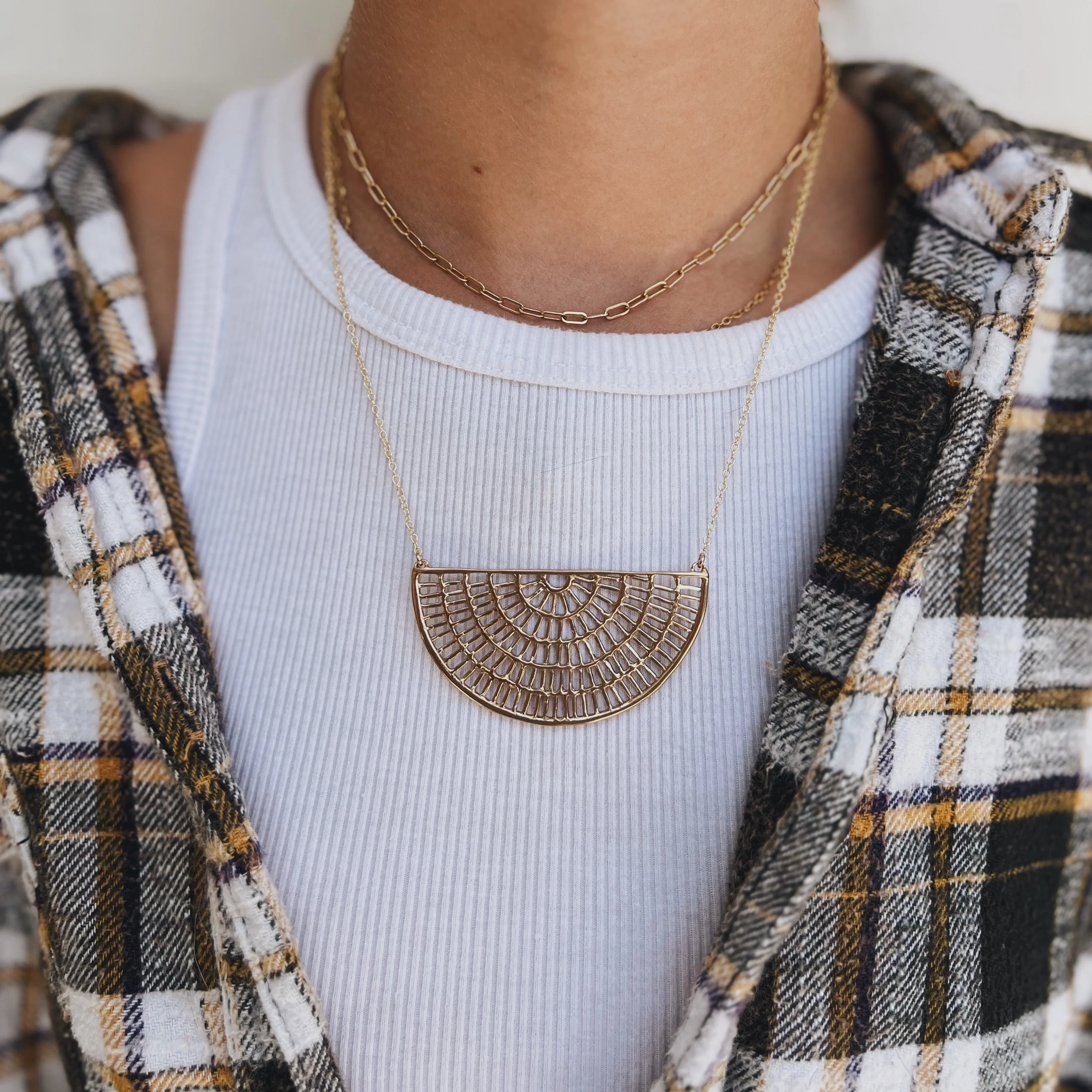 SHIMMERING SUN NECKLACE - Image 2