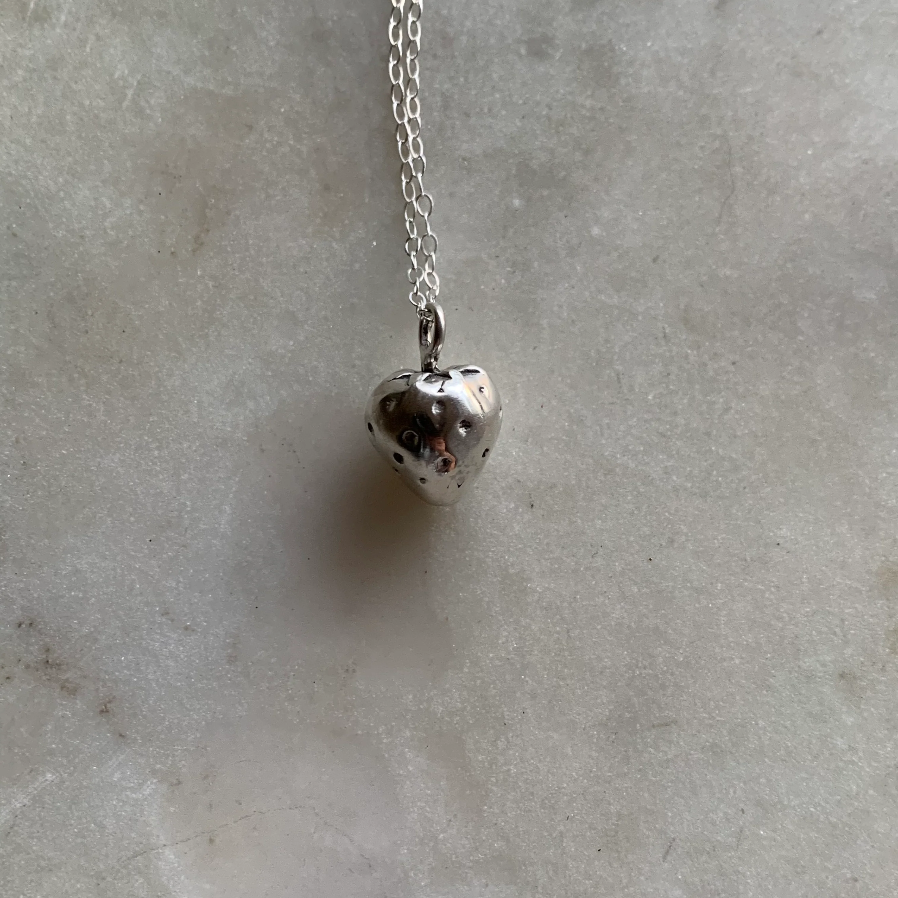 ARCHIVE — STRAWBERRY PENDANT — LARGE - Image 8