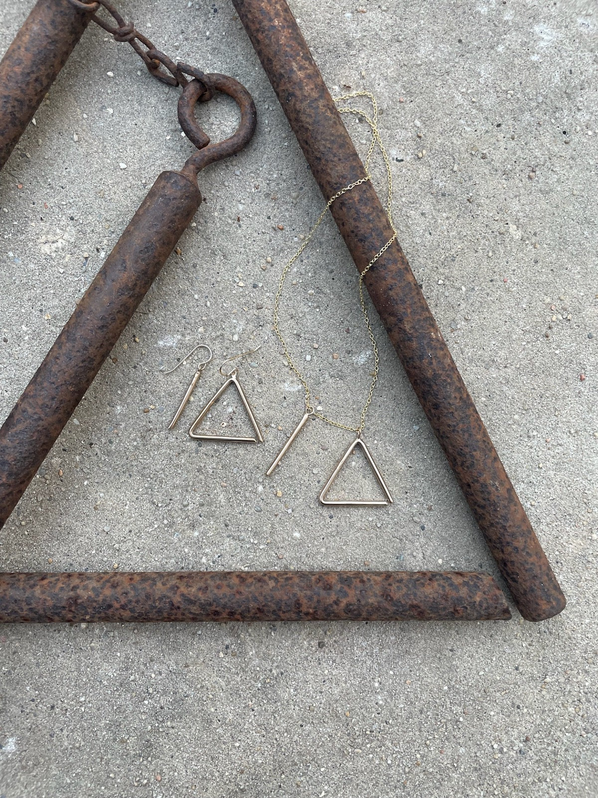 ARCHIVE — TRIANGLE EARRINGS - Image 8